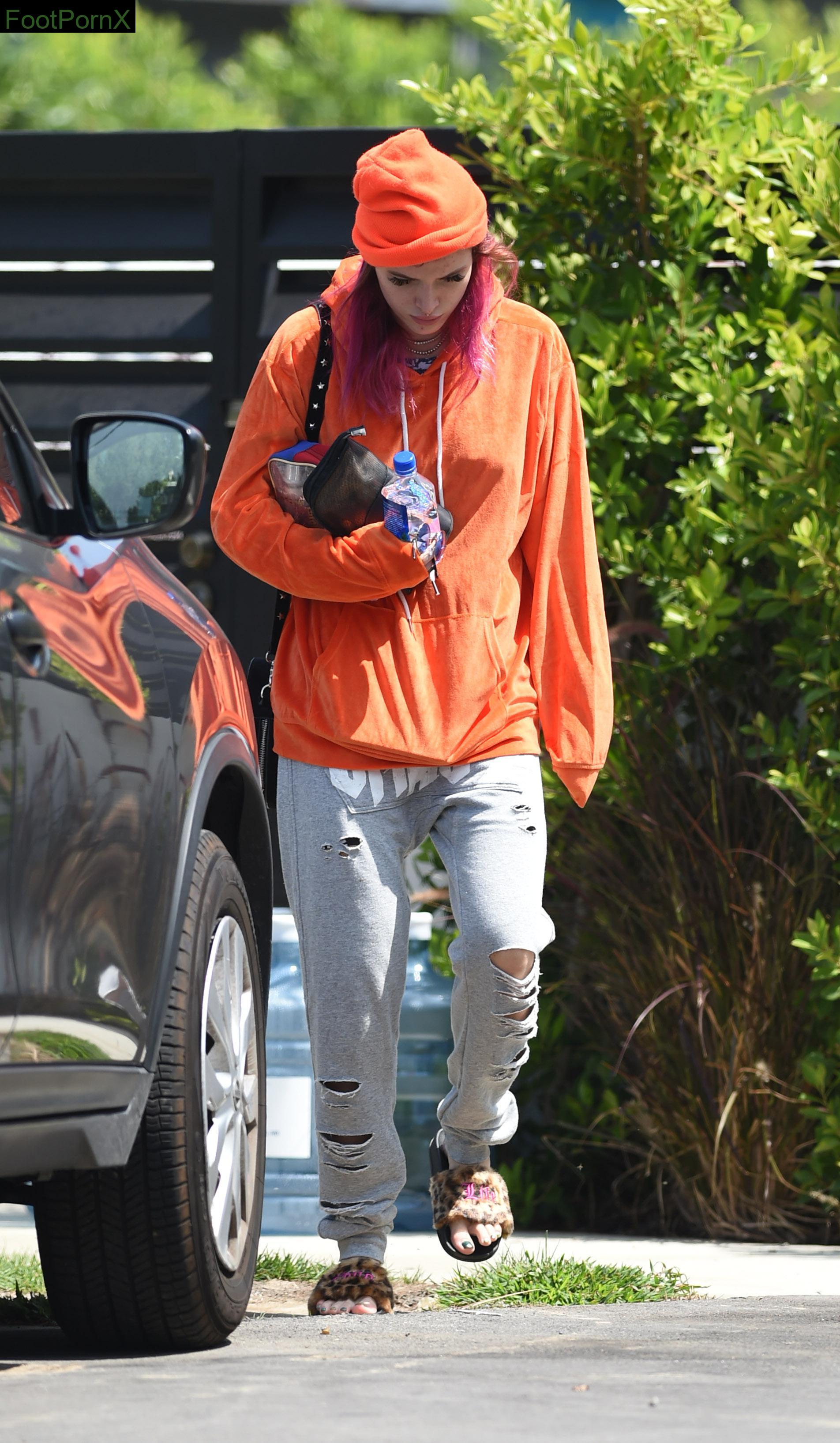 bella thorne feet photo 22