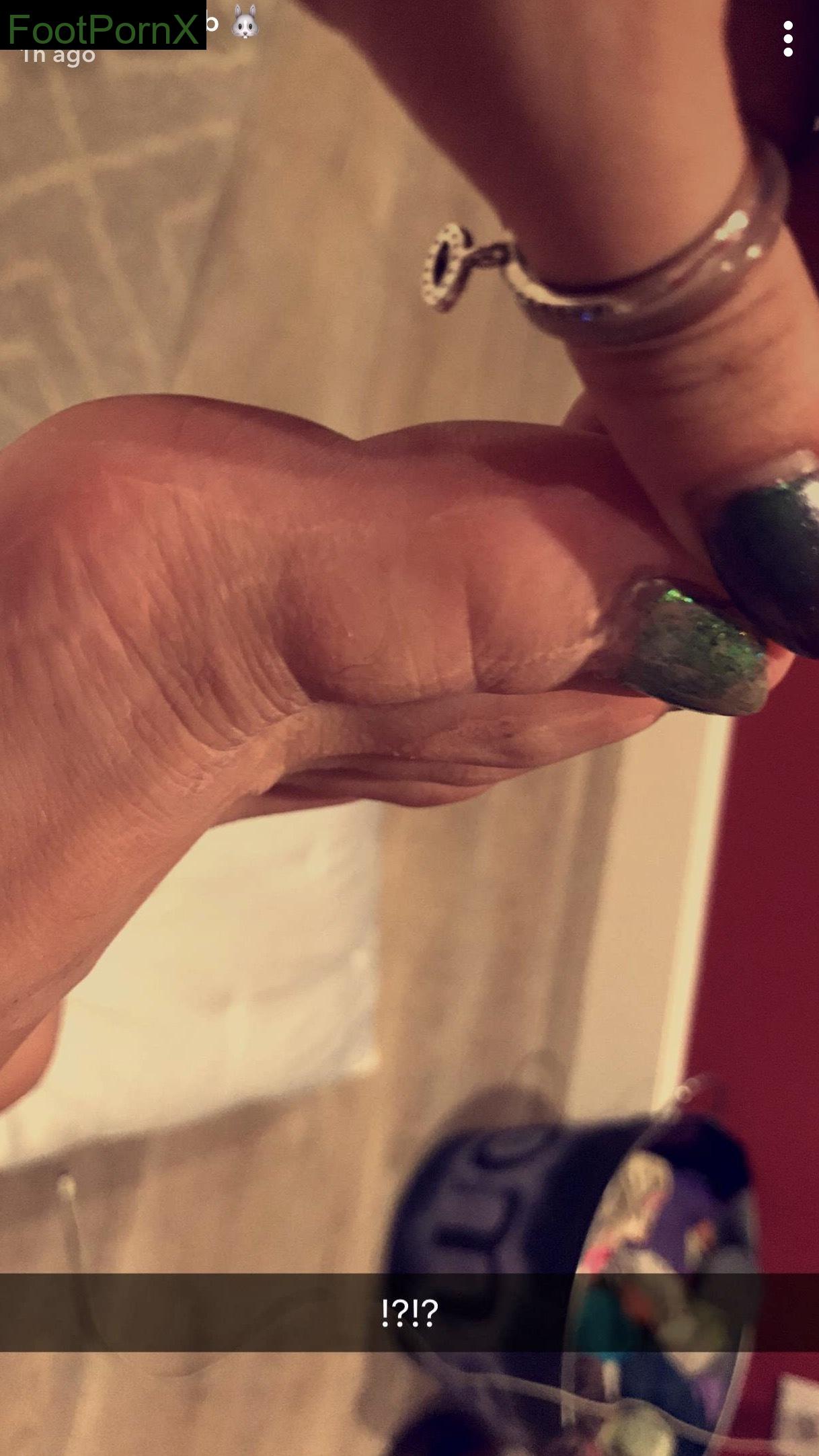 bella thorne feet photo 15
