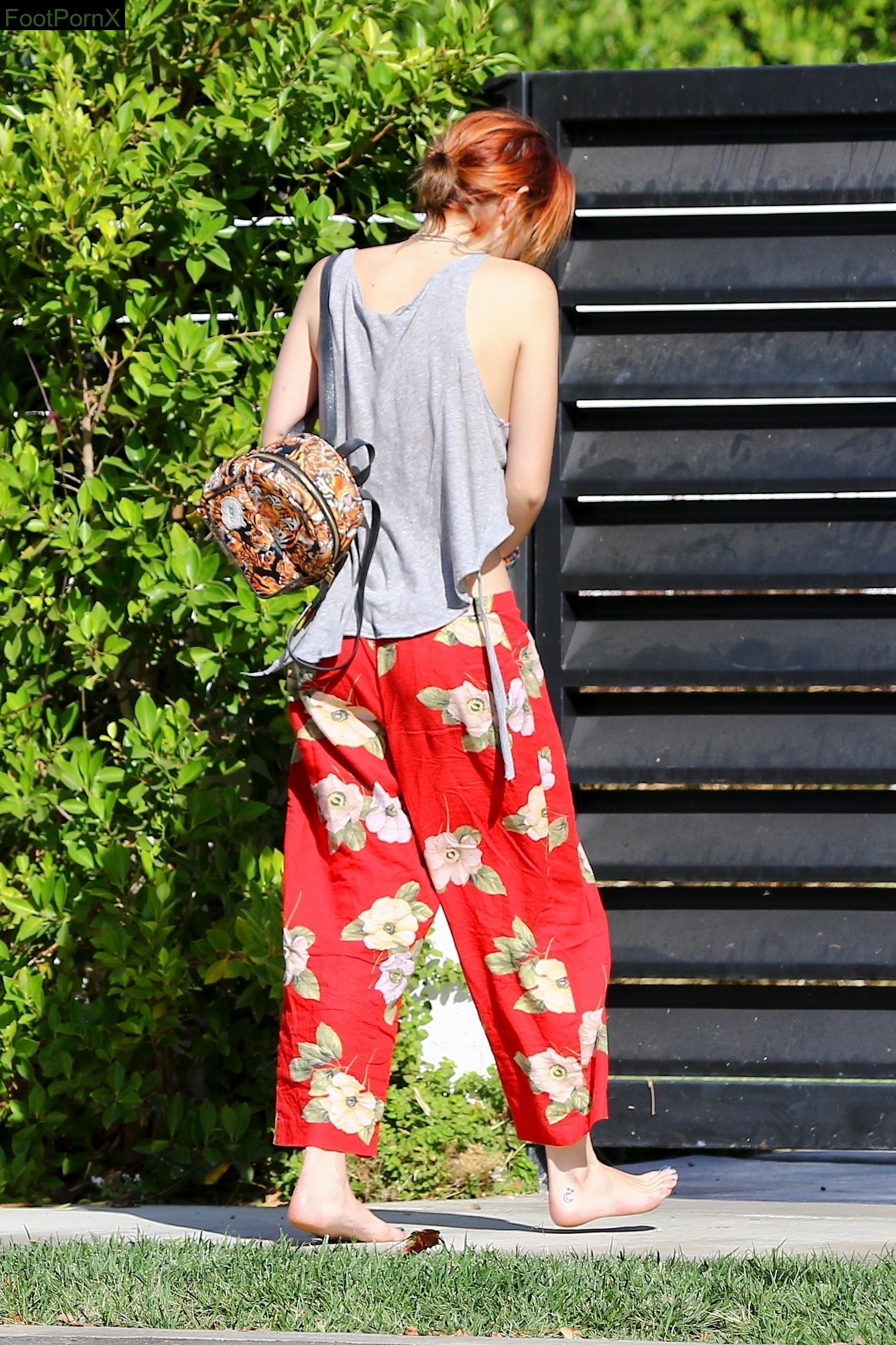 bella thorne feet photo 13