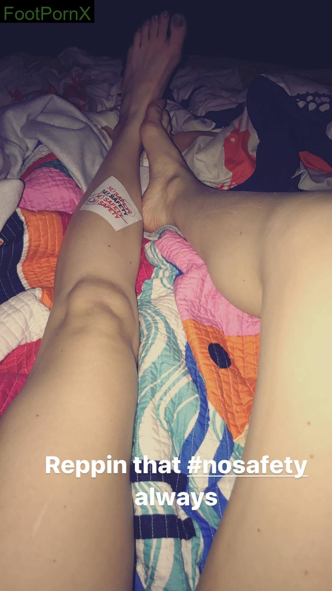 bella thorne feet photo 5