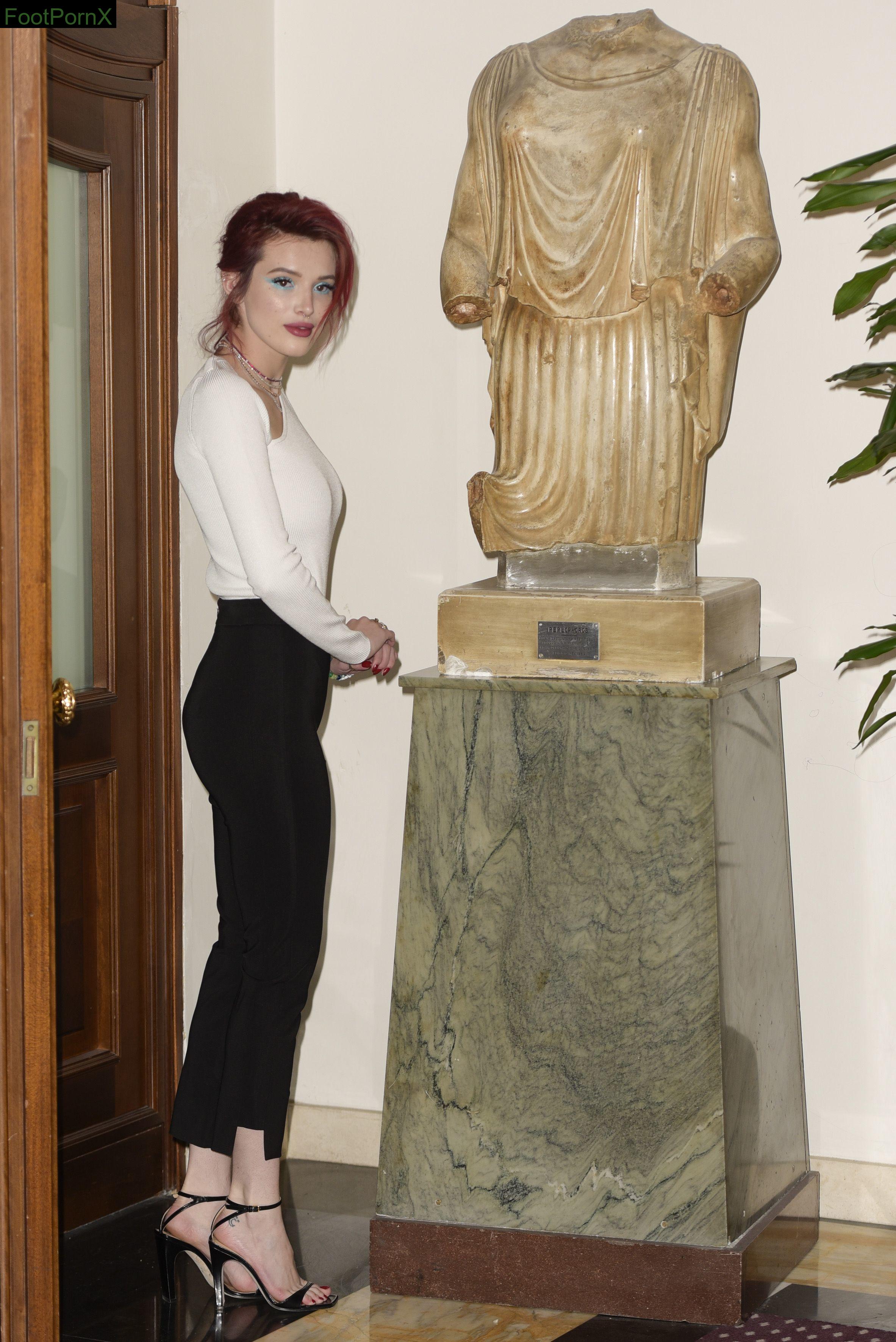 bella thorne feet photo 23