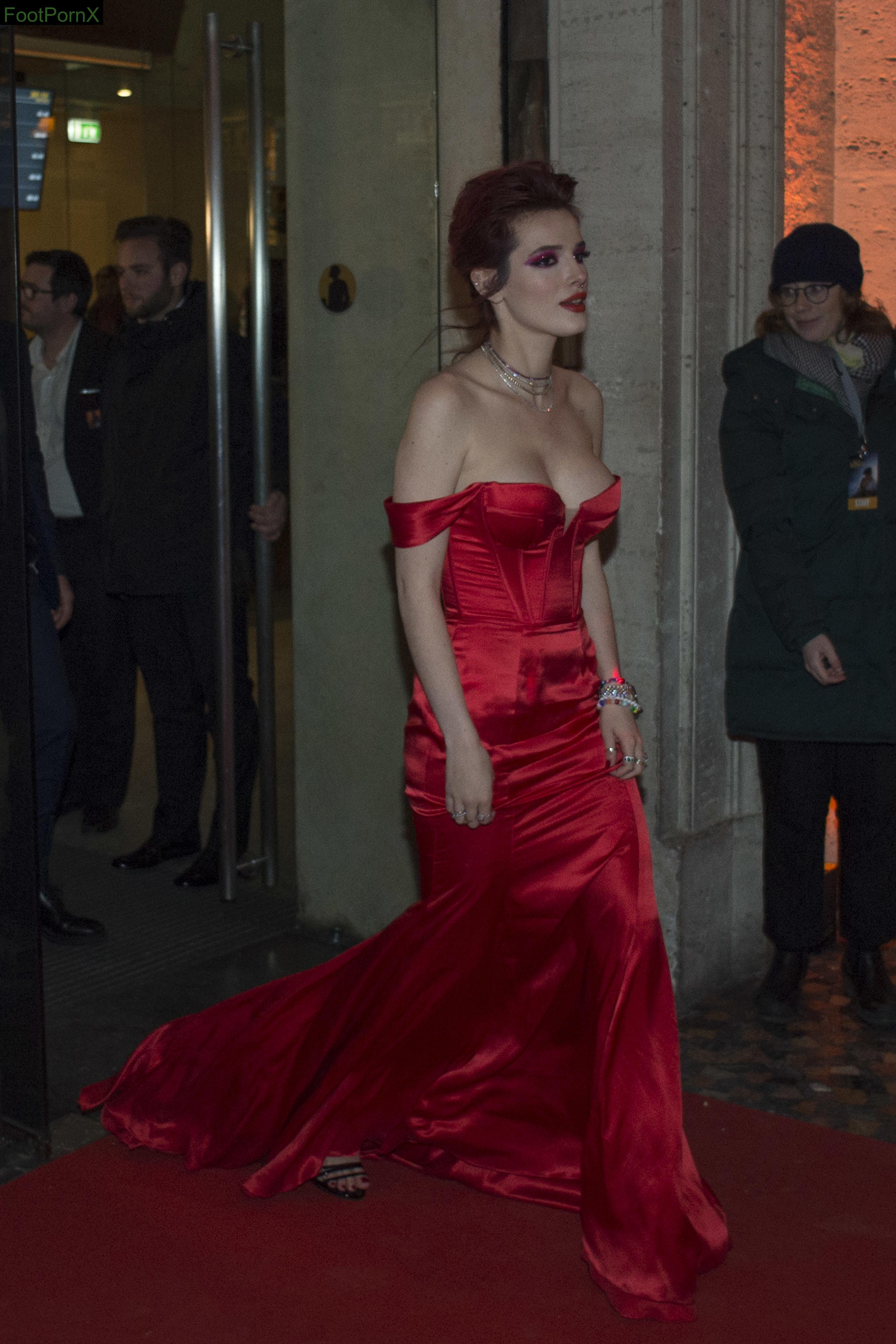 bella thorne feet photo 15