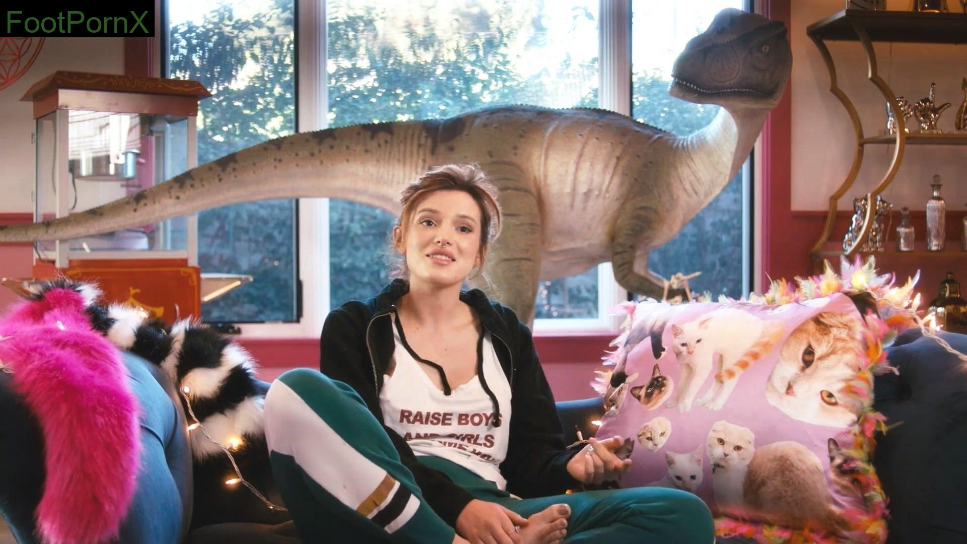 bella thorne feet photo 8