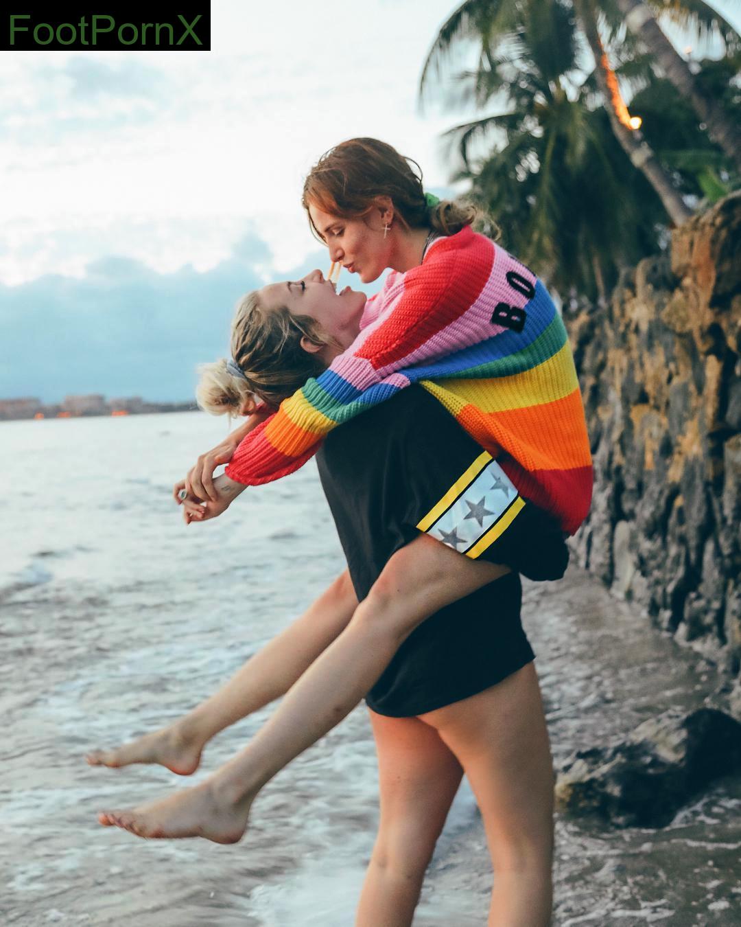 bella thorne feet photo 18