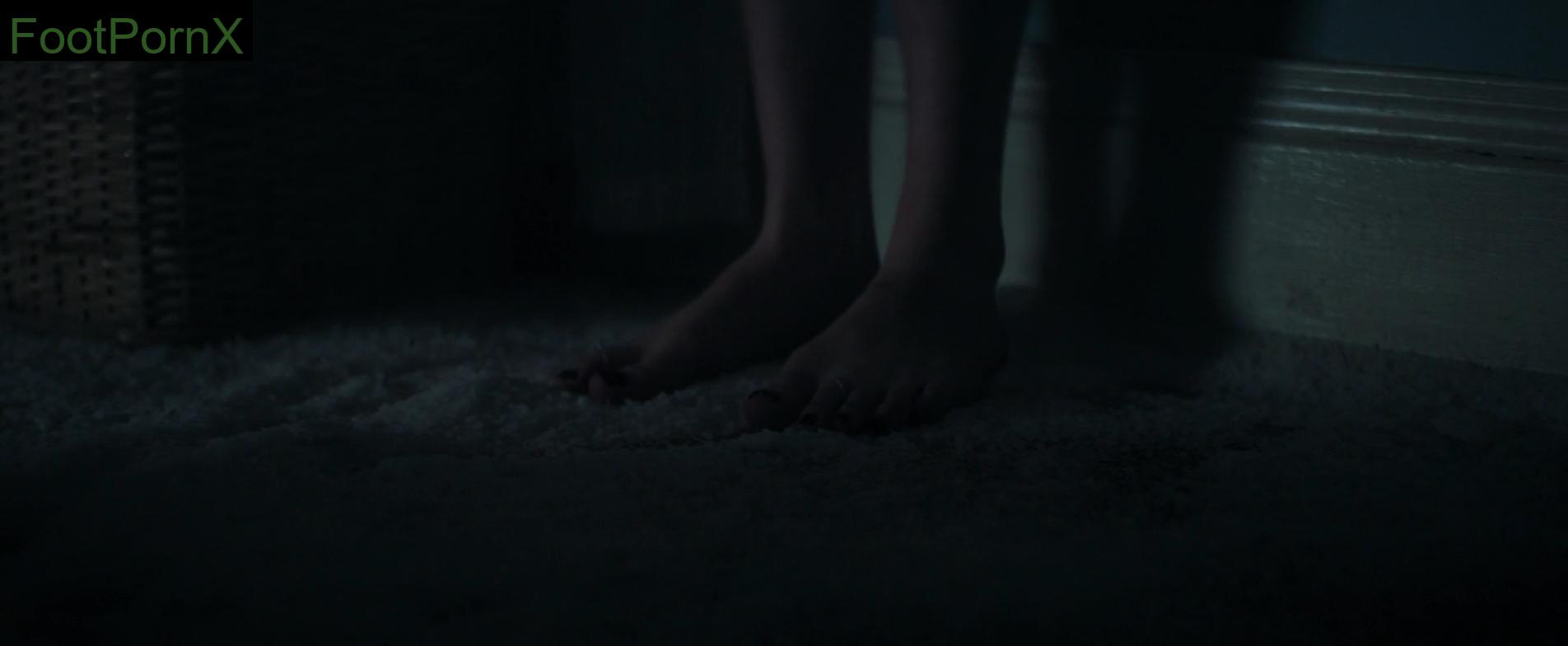 bella thorne feet photo 3