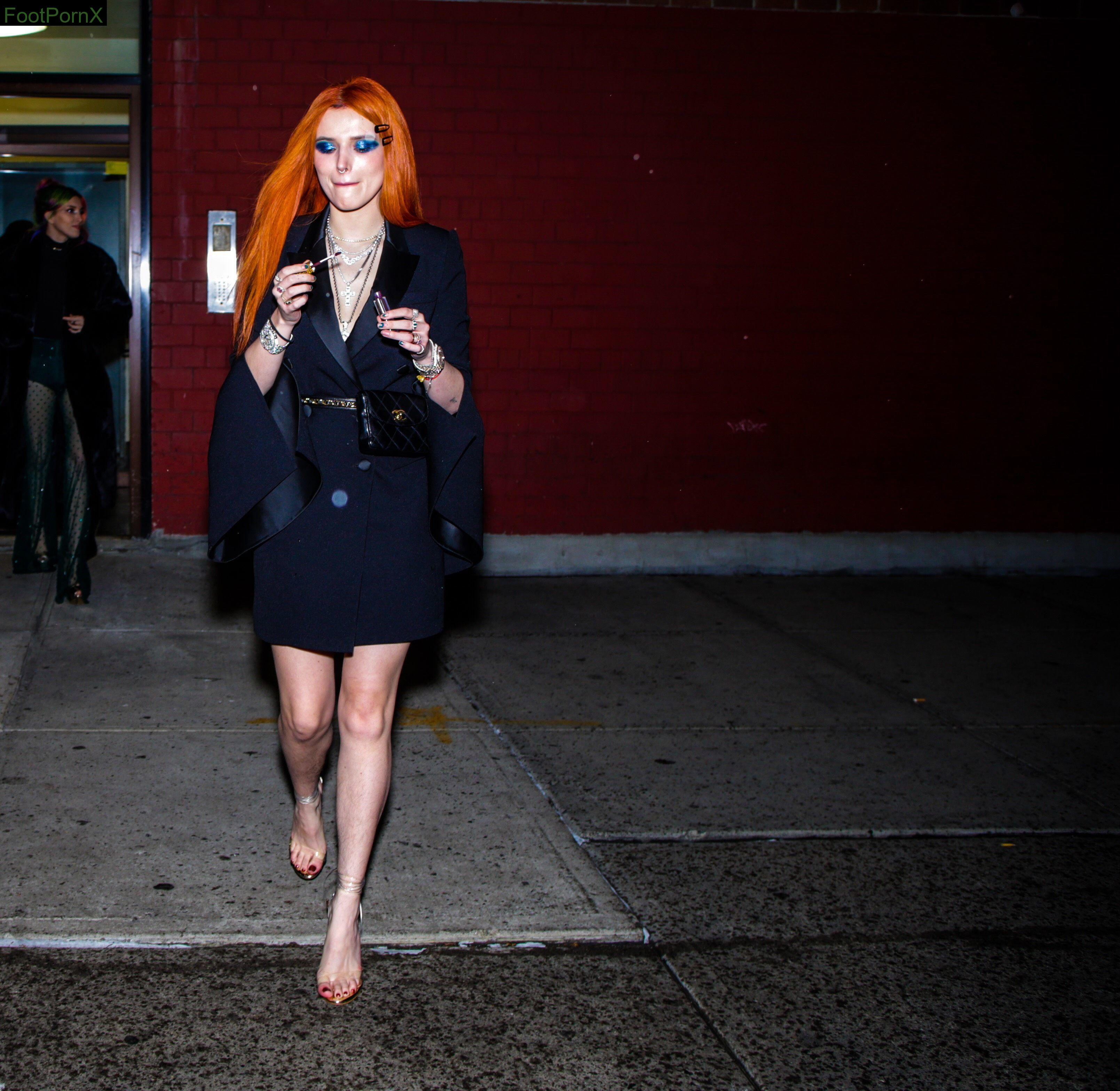 bella thorne feet photo 11