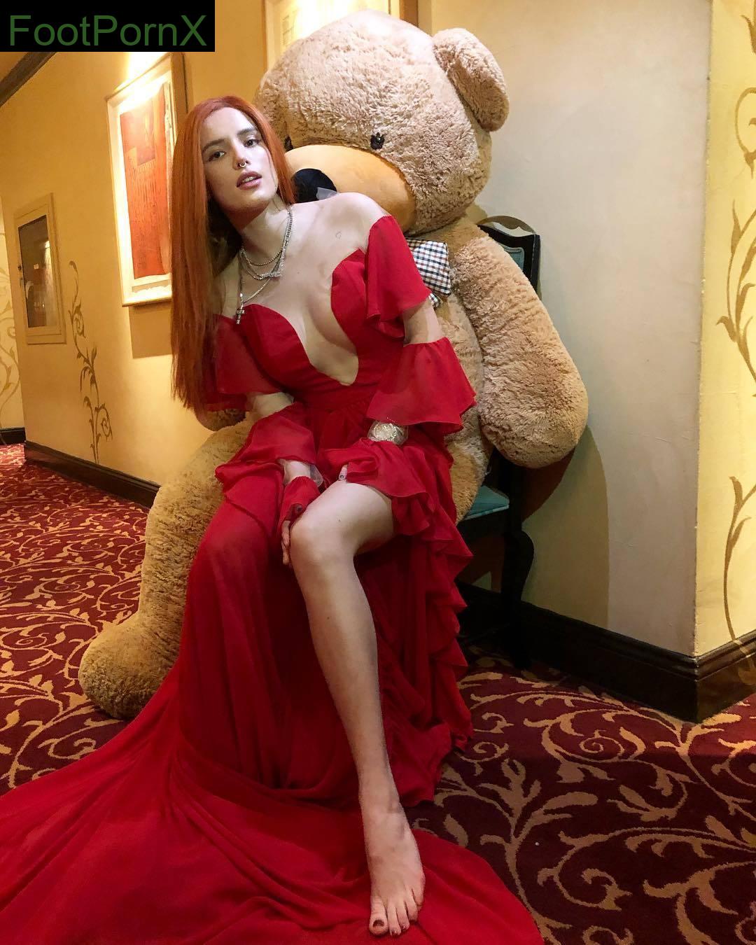 bella thorne feet photo 3
