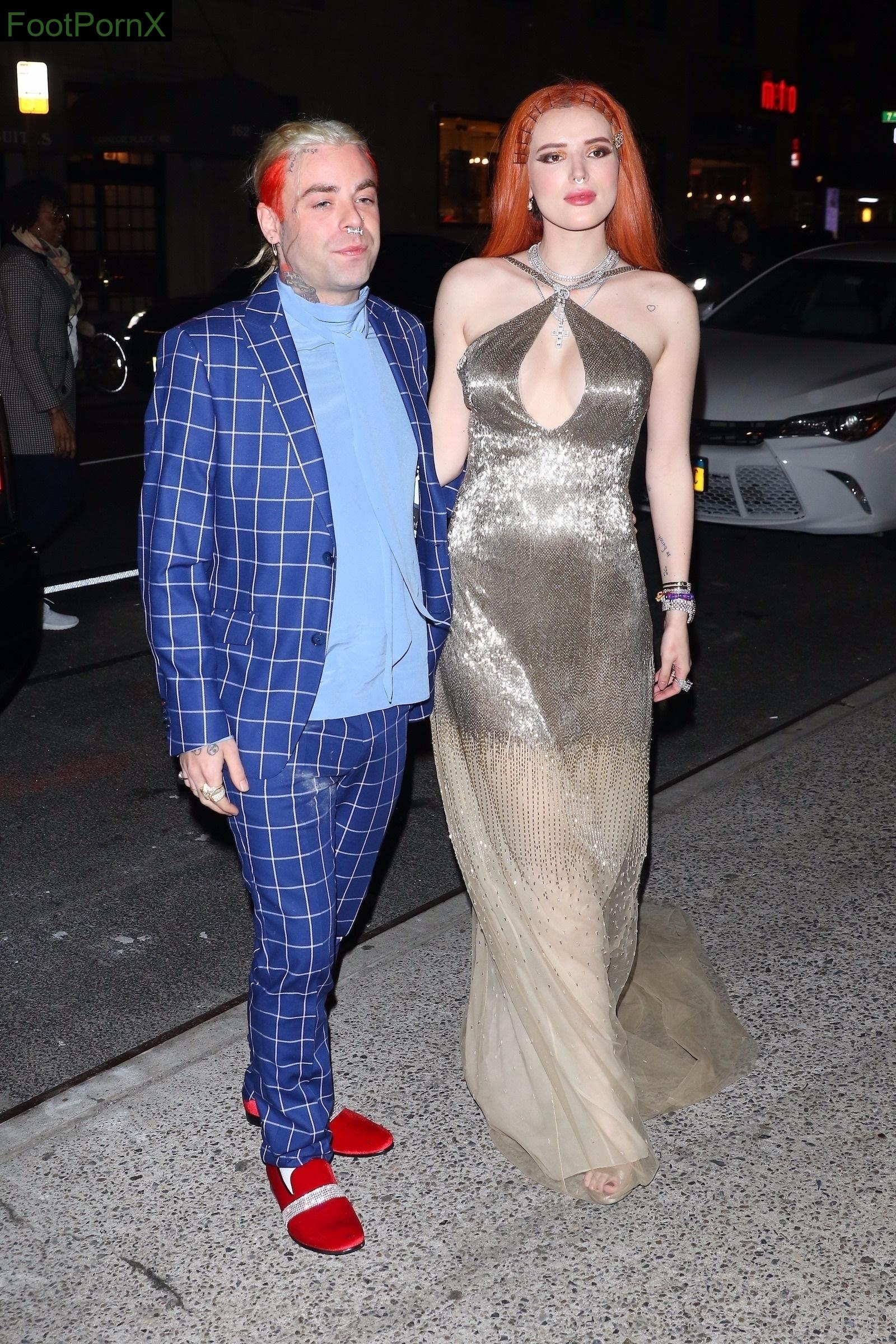 bella thorne feet photo 7
