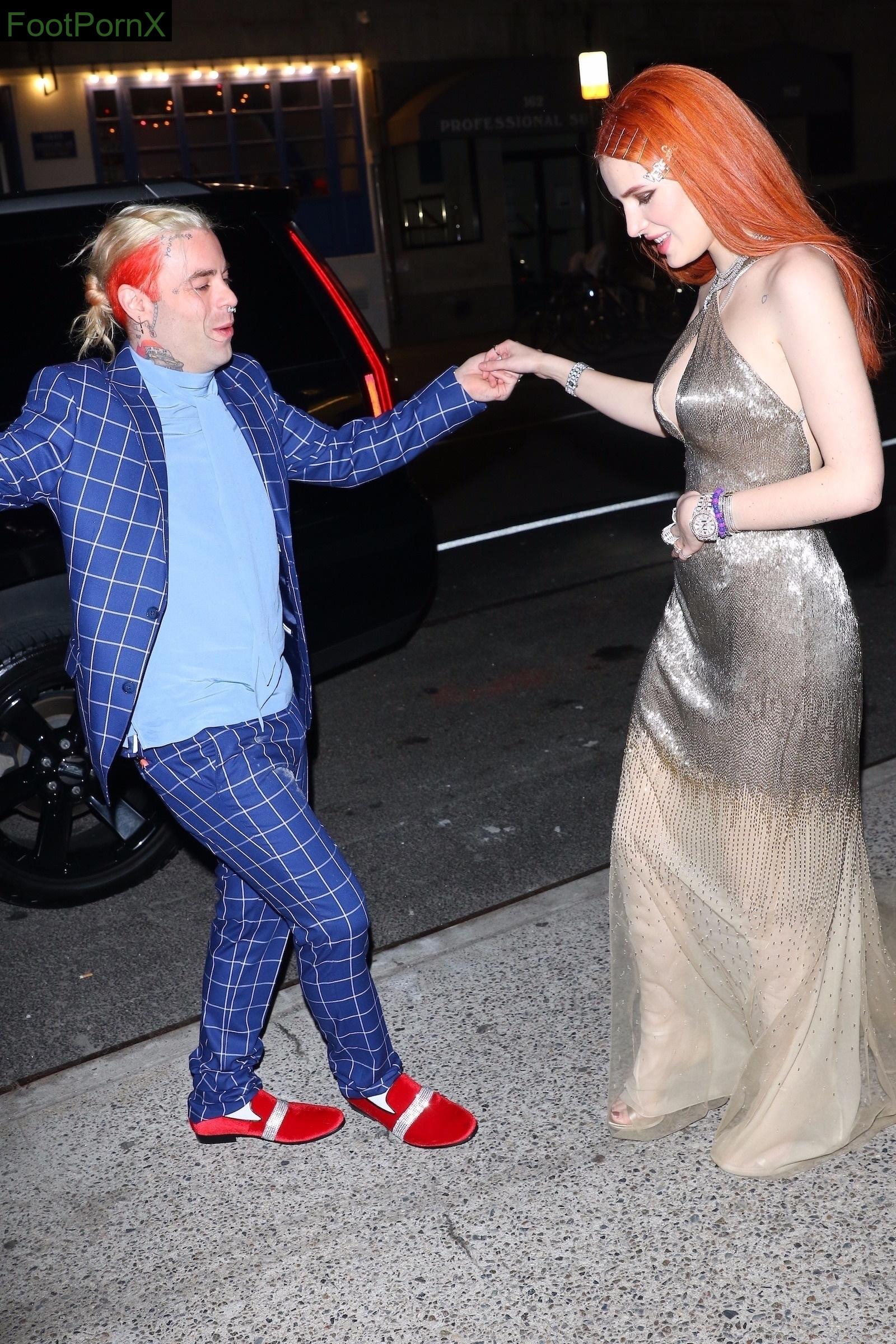 bella thorne feet photo 5