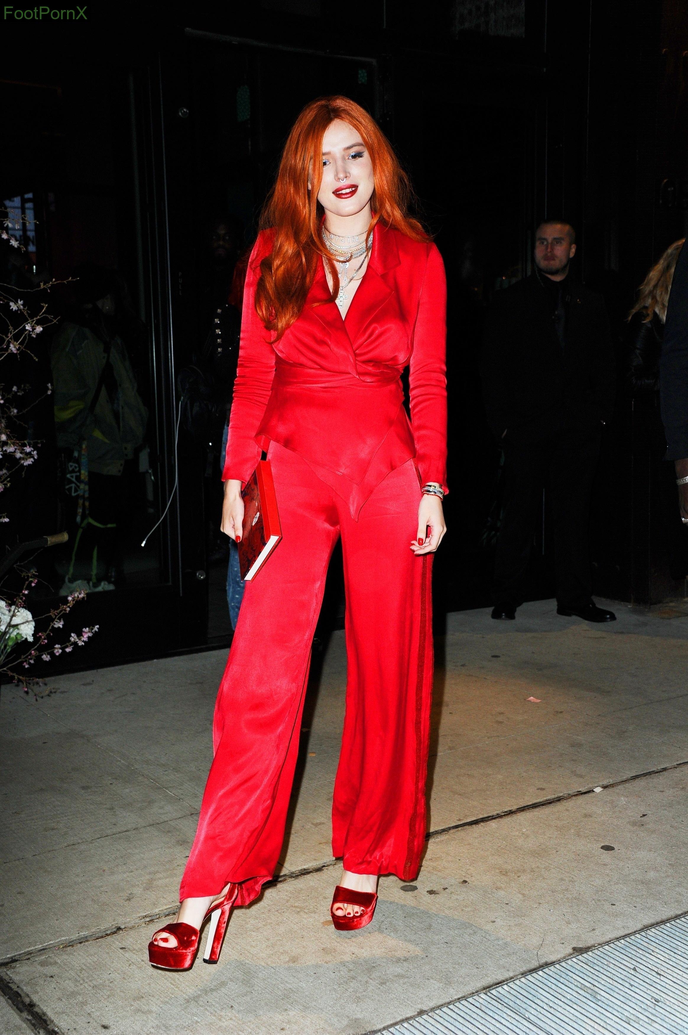 bella thorne feet photo 21