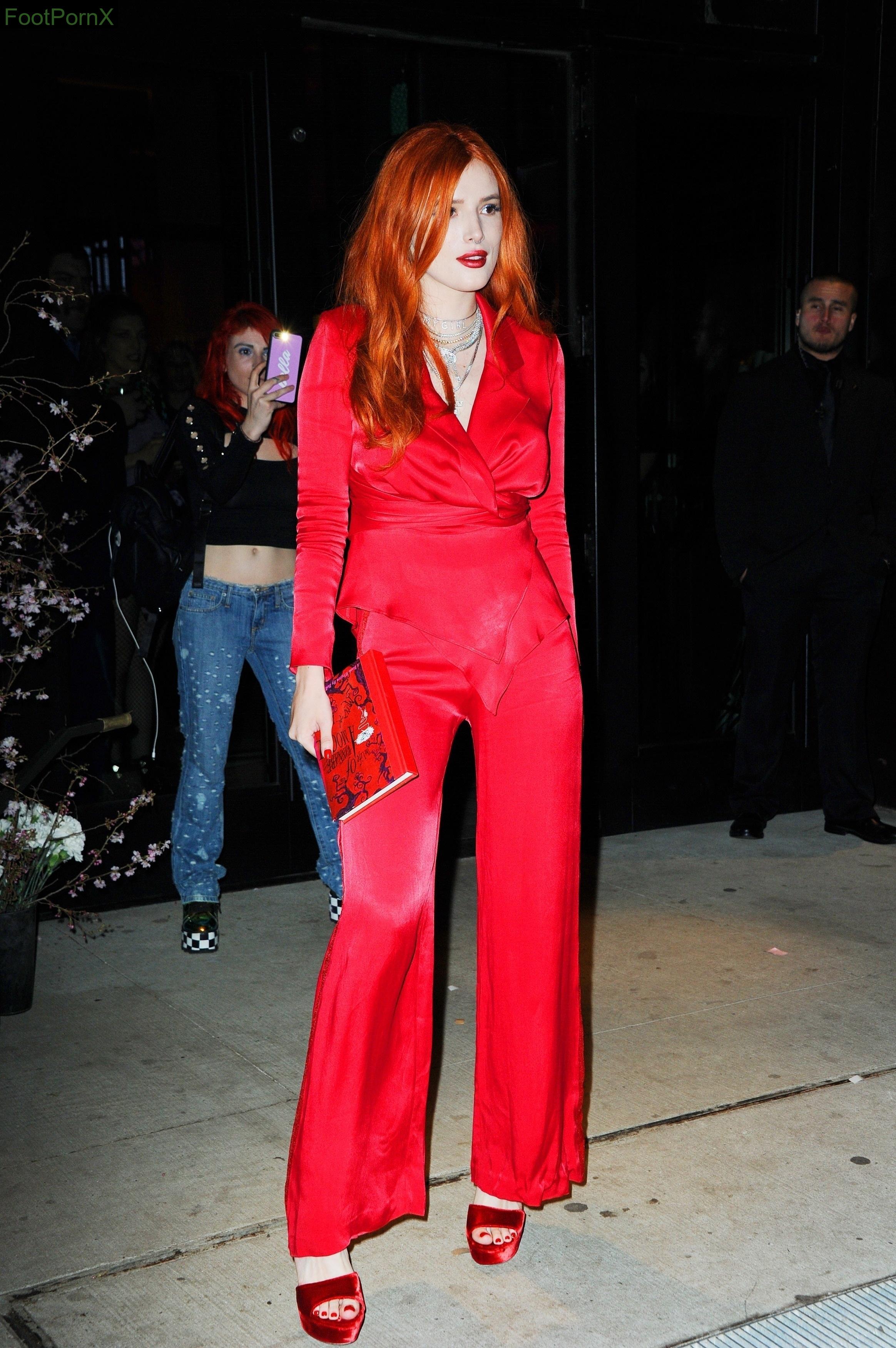 bella thorne feet photo 20
