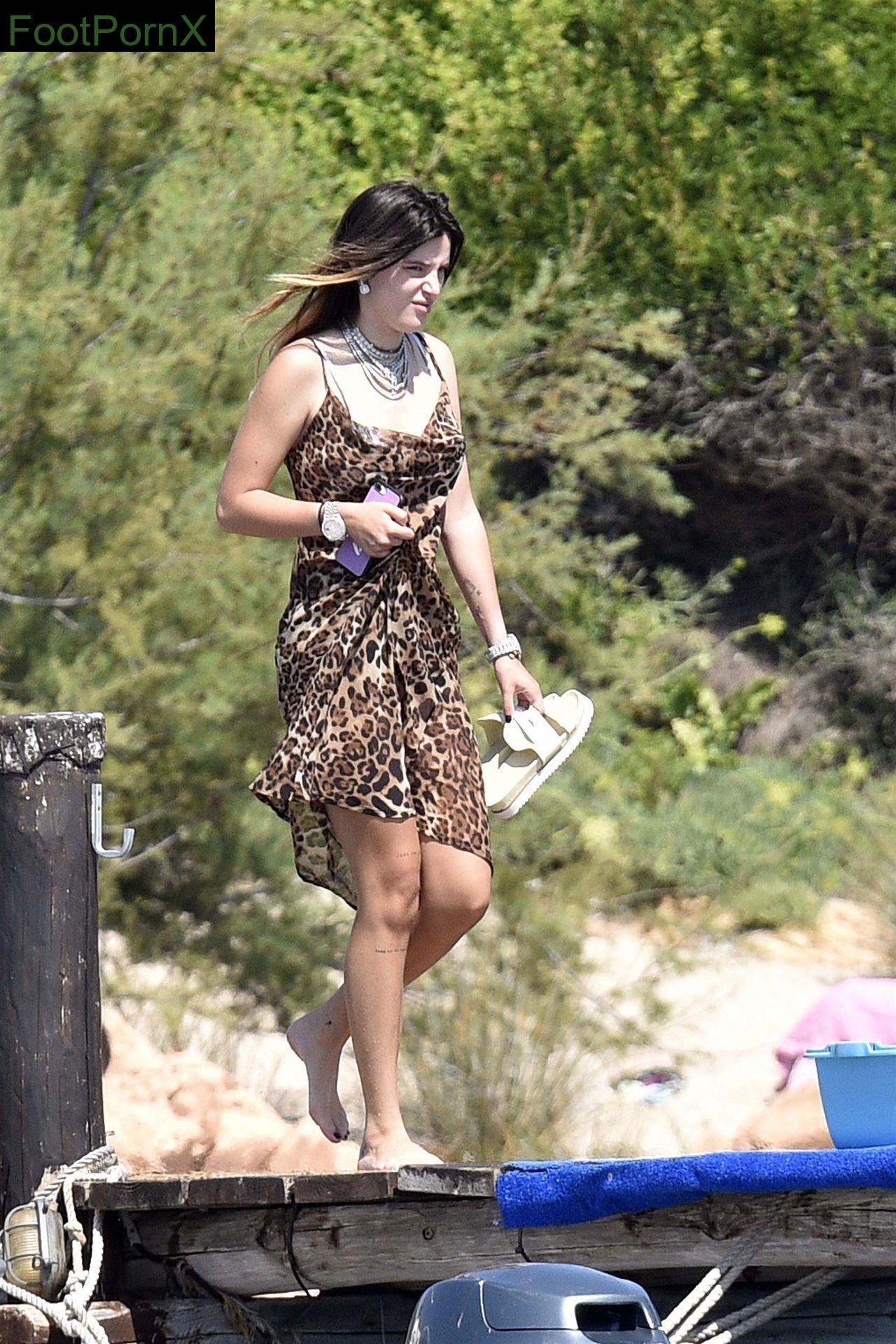 bella thorne feet photo 8