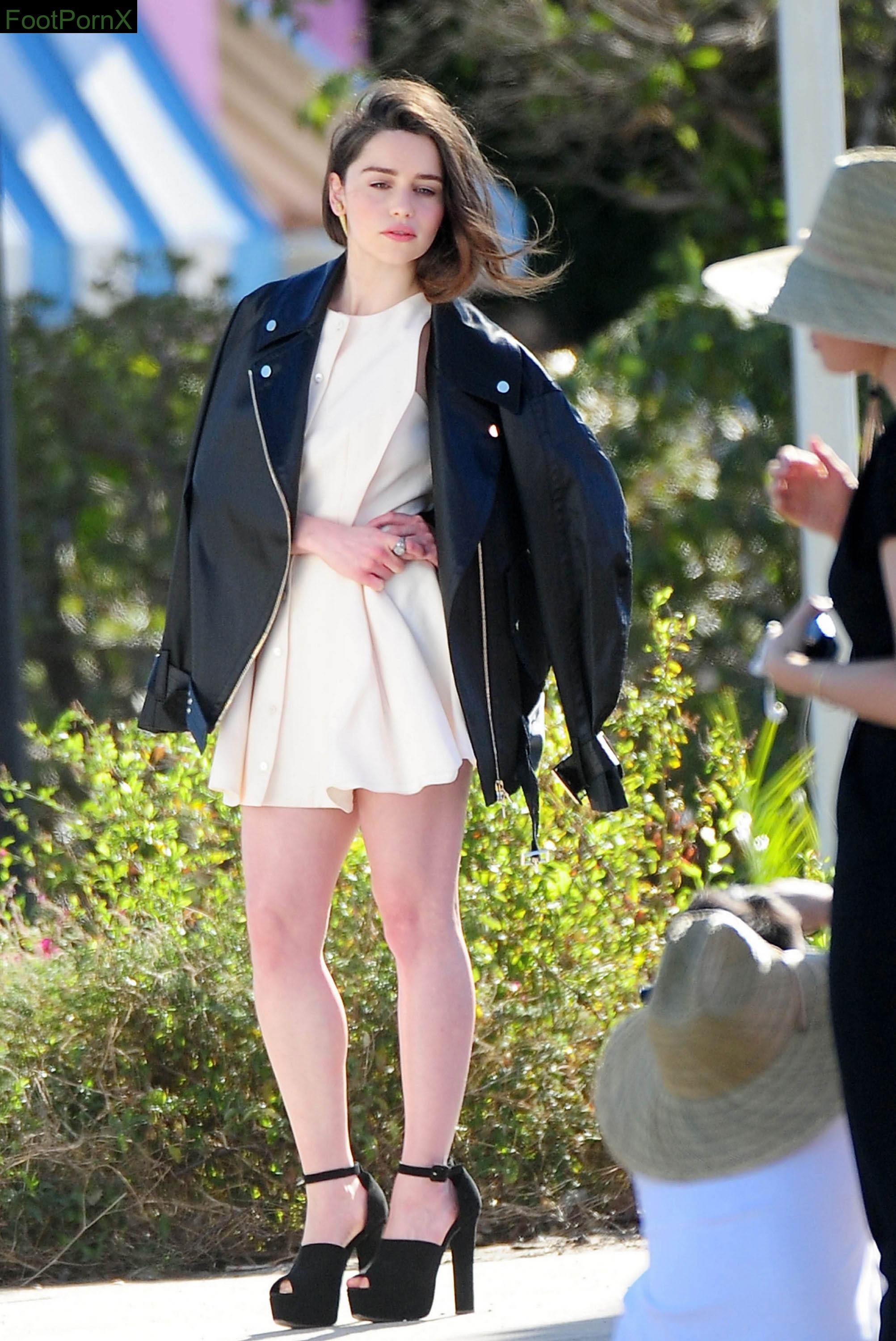 emilia clarke feet photo 17
