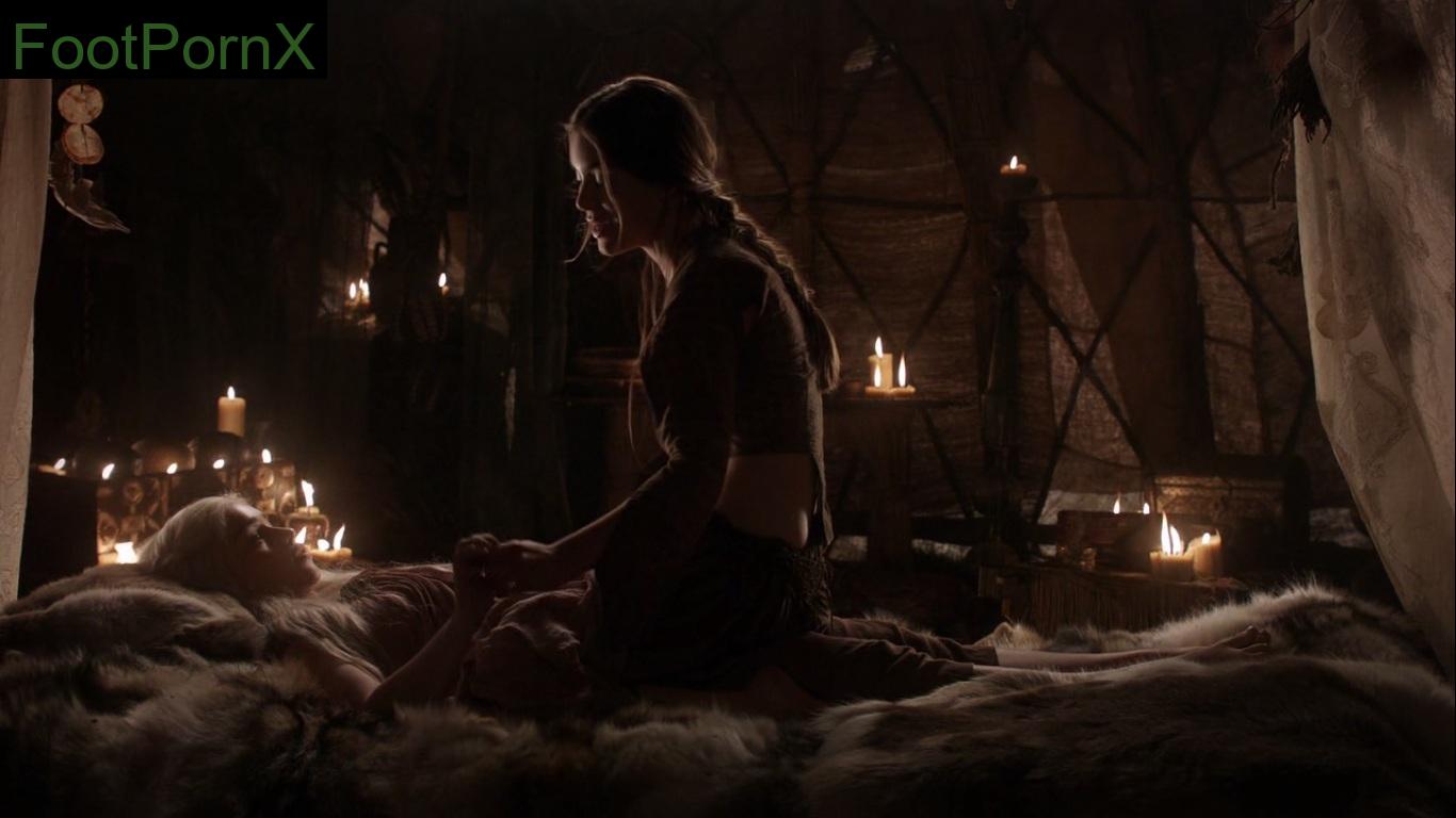 emilia clarke feet photo 8
