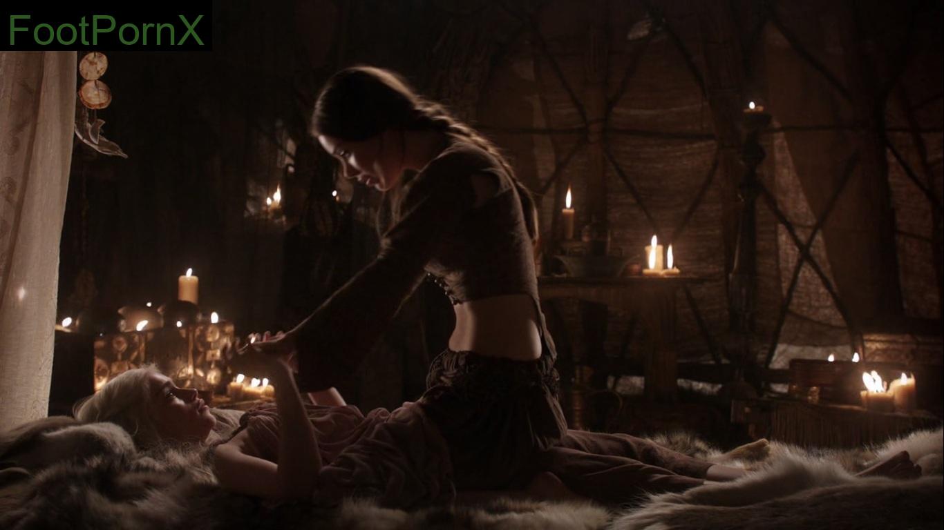 emilia clarke feet photo 9