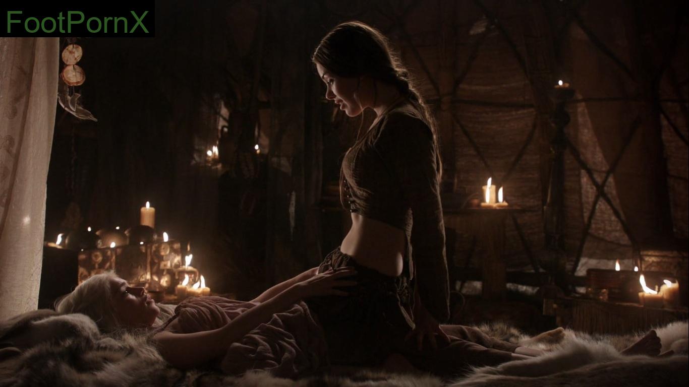 emilia clarke feet photo 11