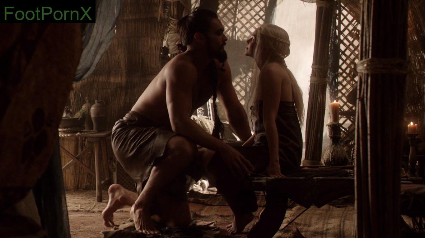emilia clarke feet photo 2