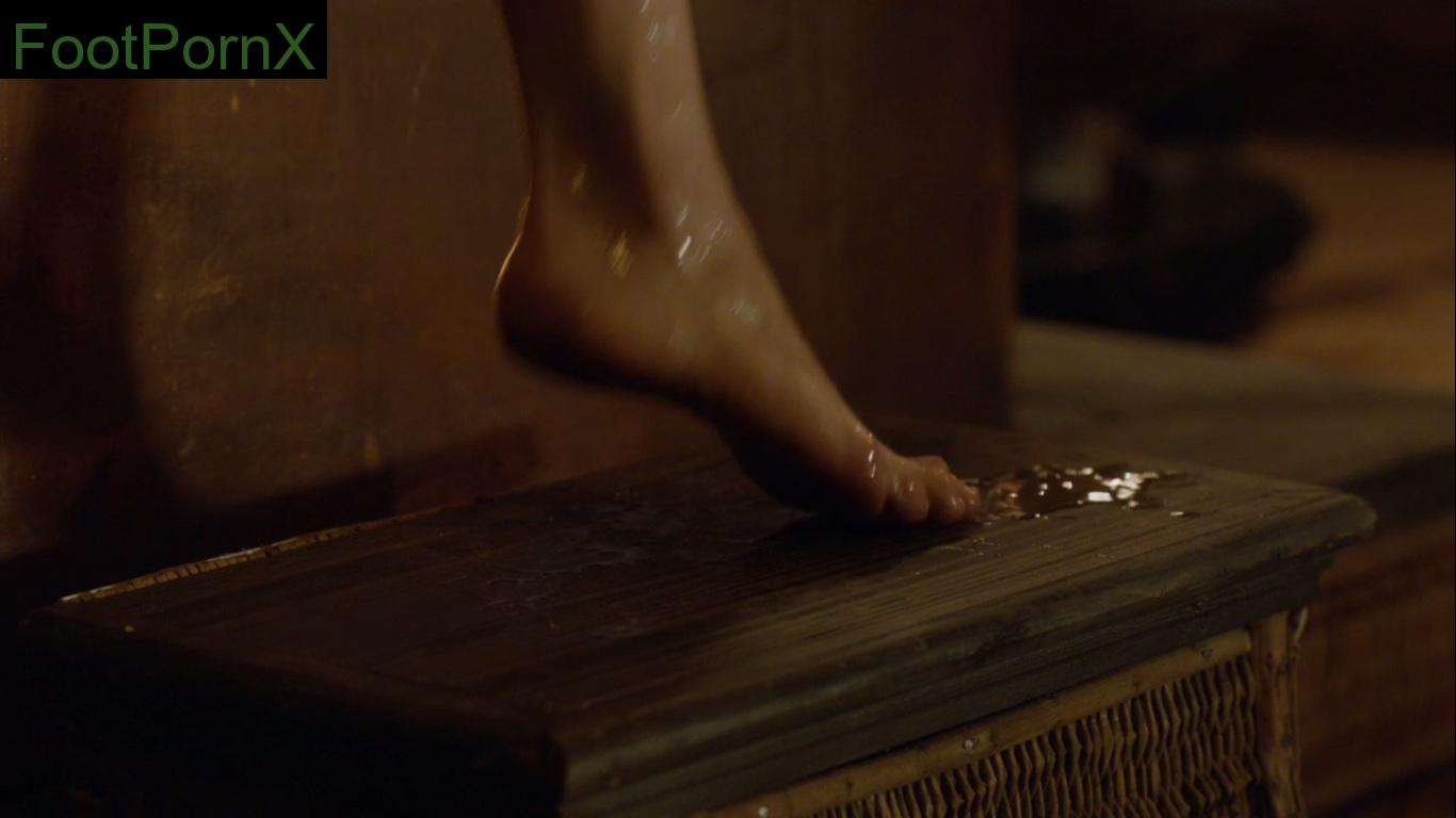 emilia clarke feet photo 24