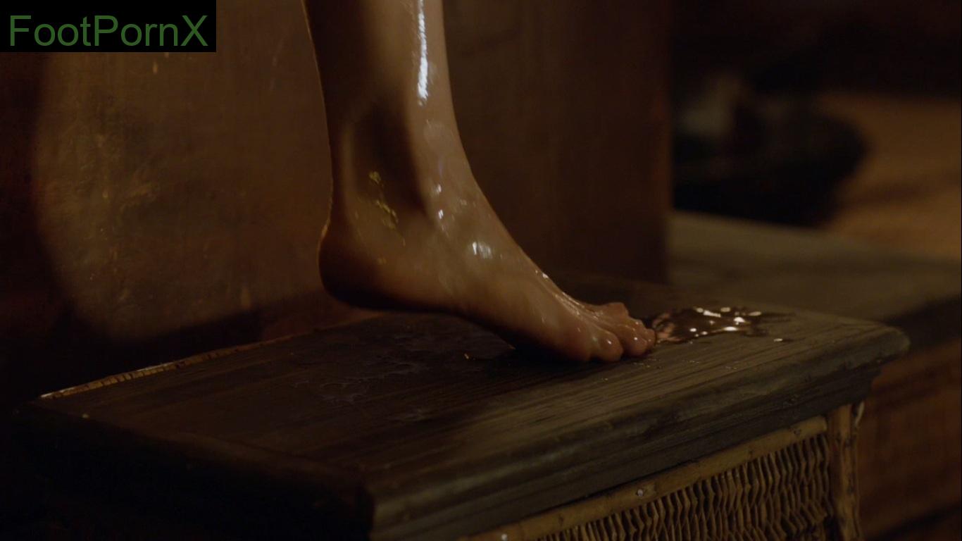 emilia clarke feet photo 4