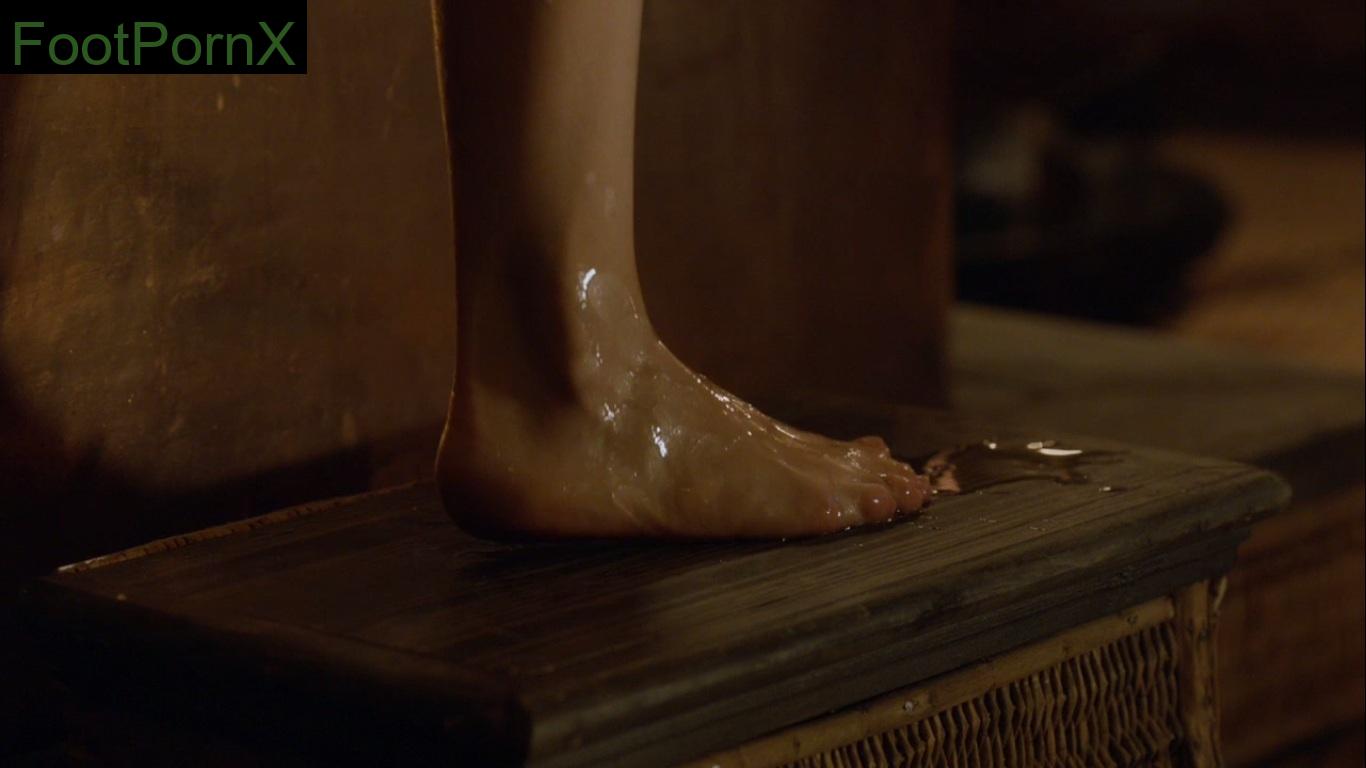 emilia clarke feet photo 3