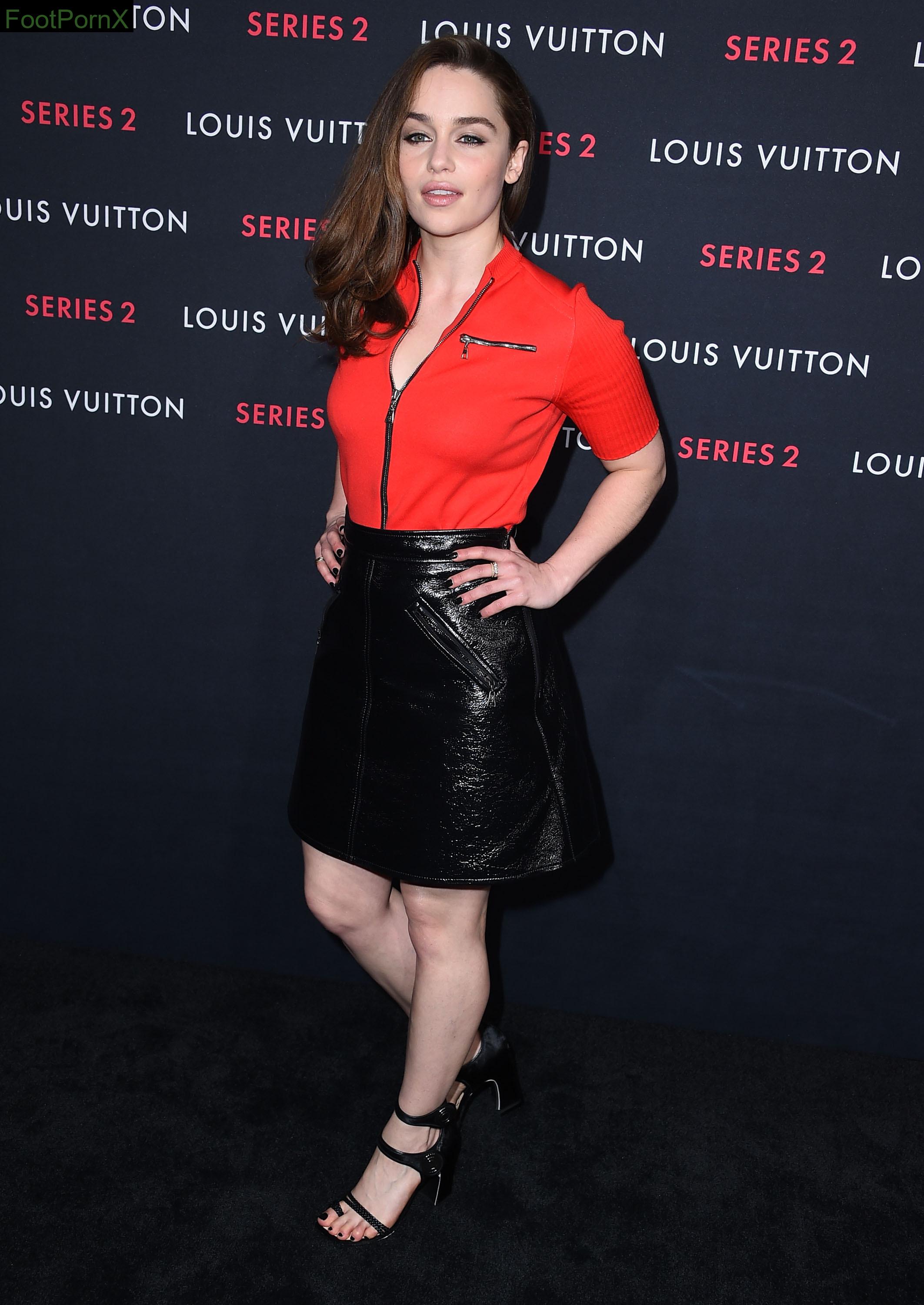 emilia clarke feet photo 4