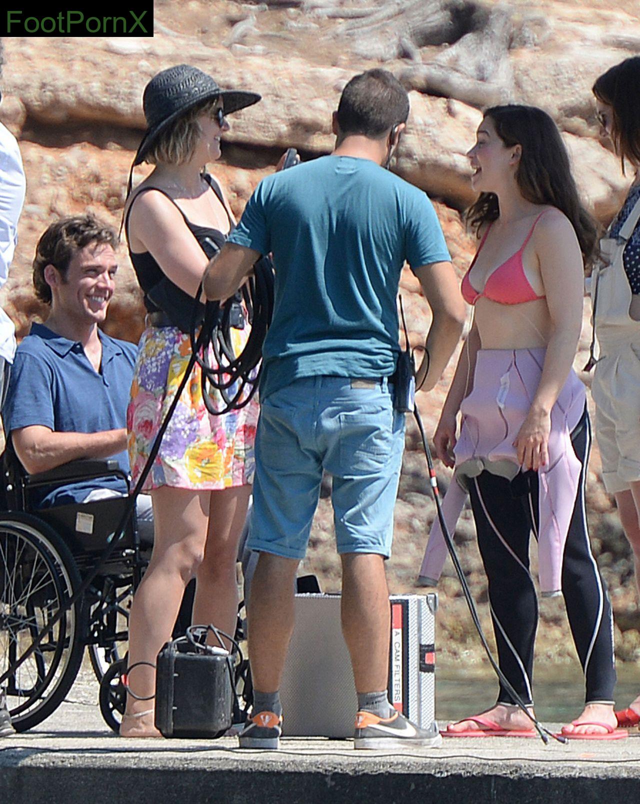 emilia clarke feet photo 9