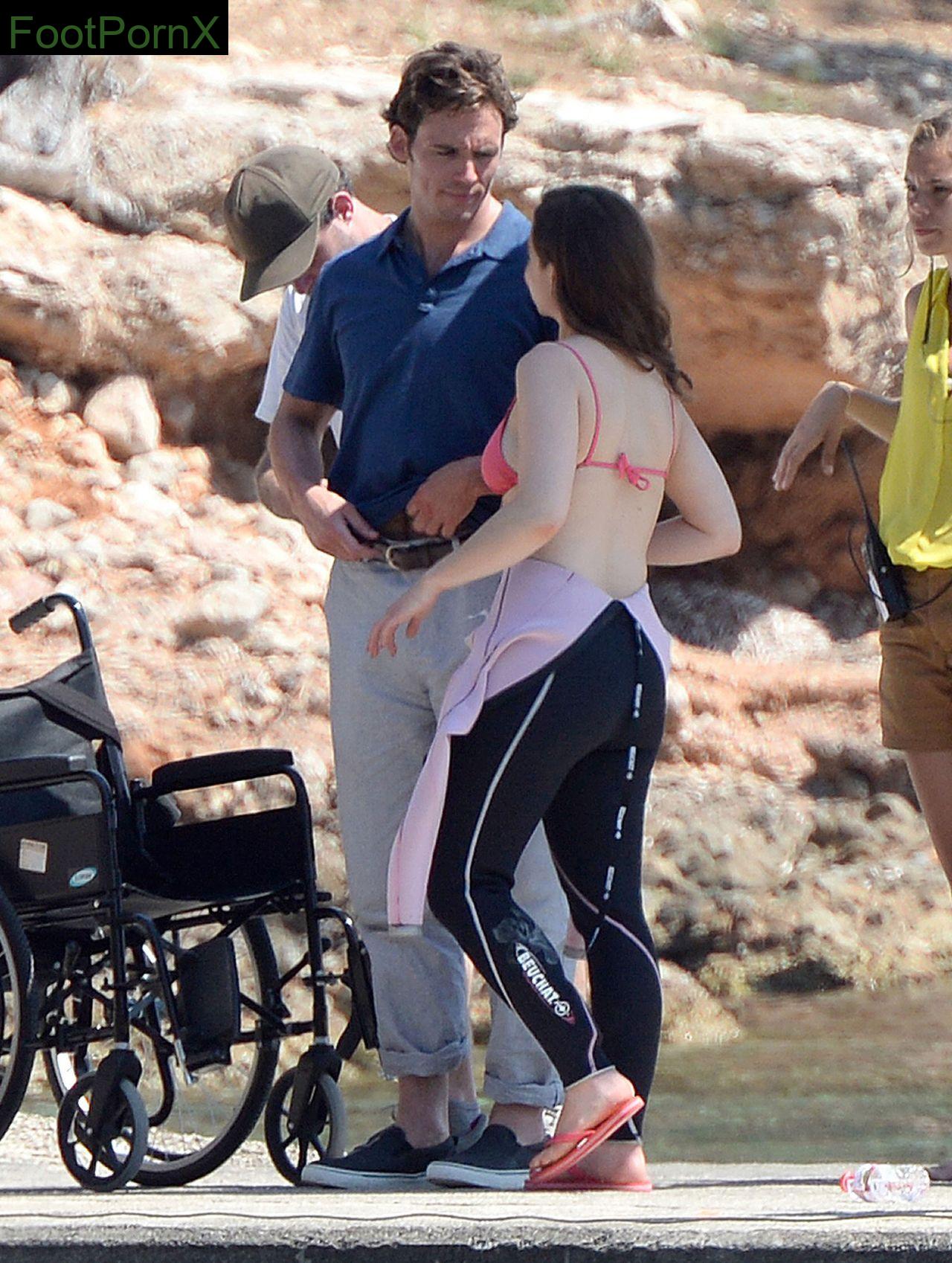 emilia clarke feet photo 8