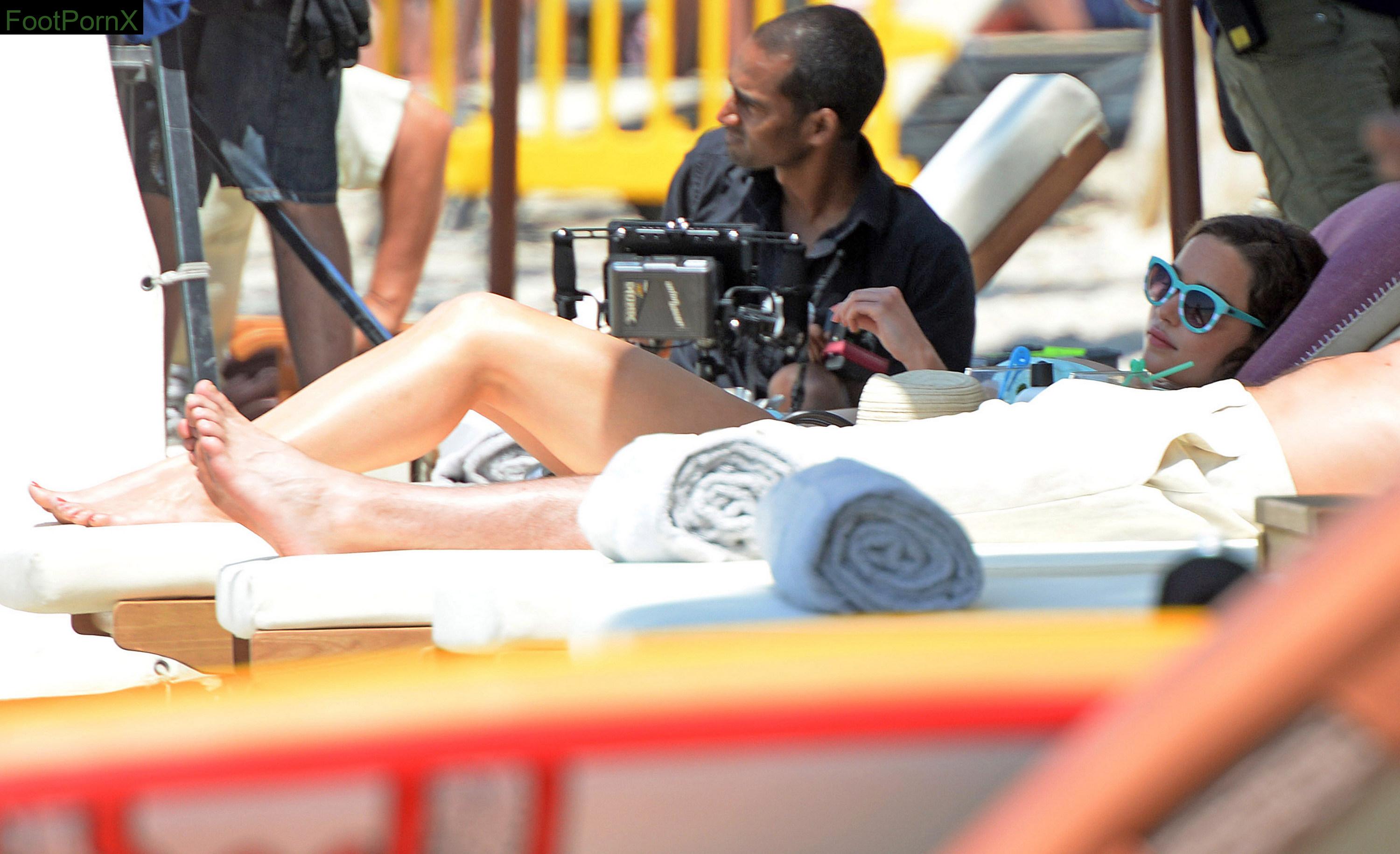 emilia clarke feet photo 6