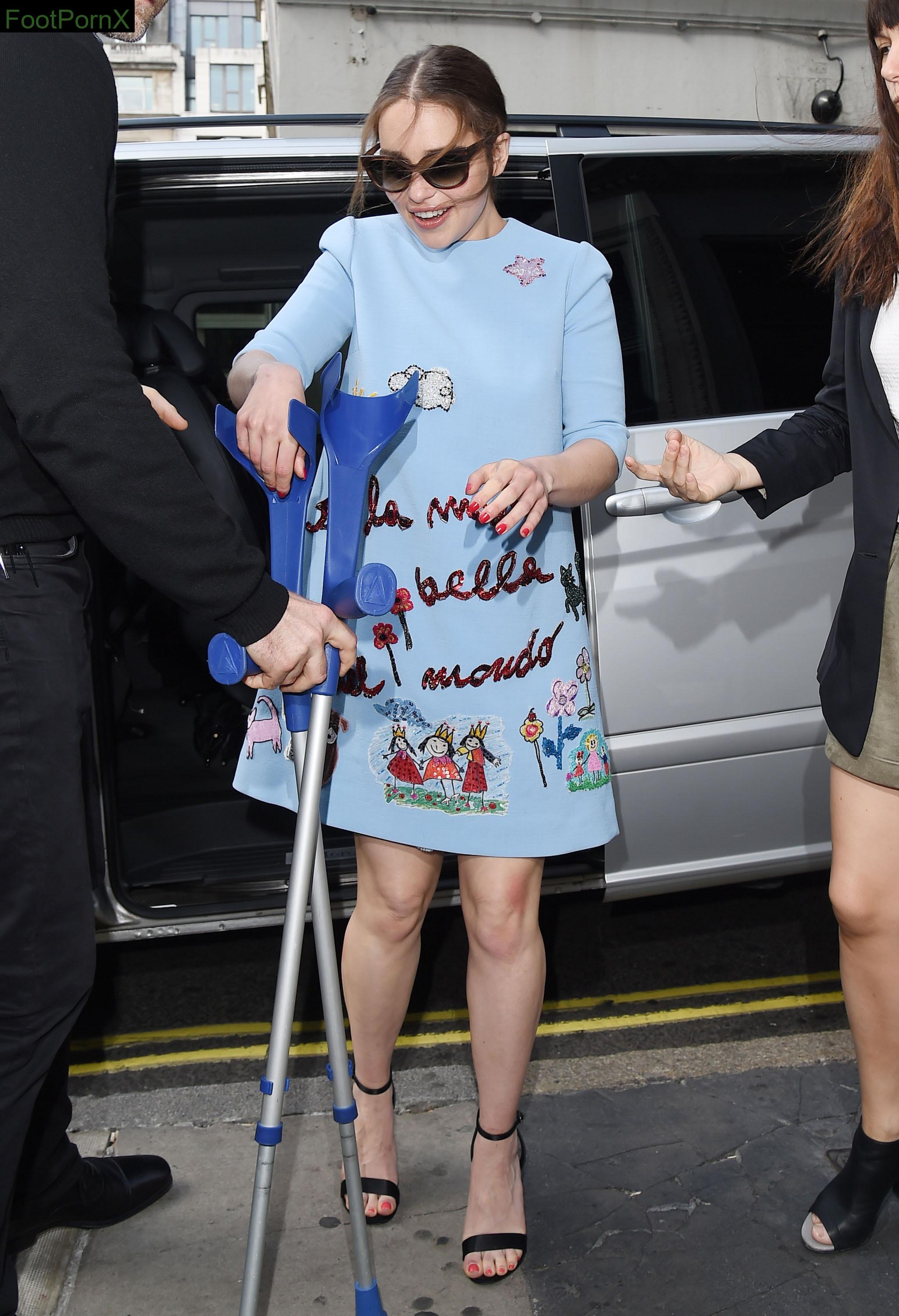 emilia clarke feet photo 23
