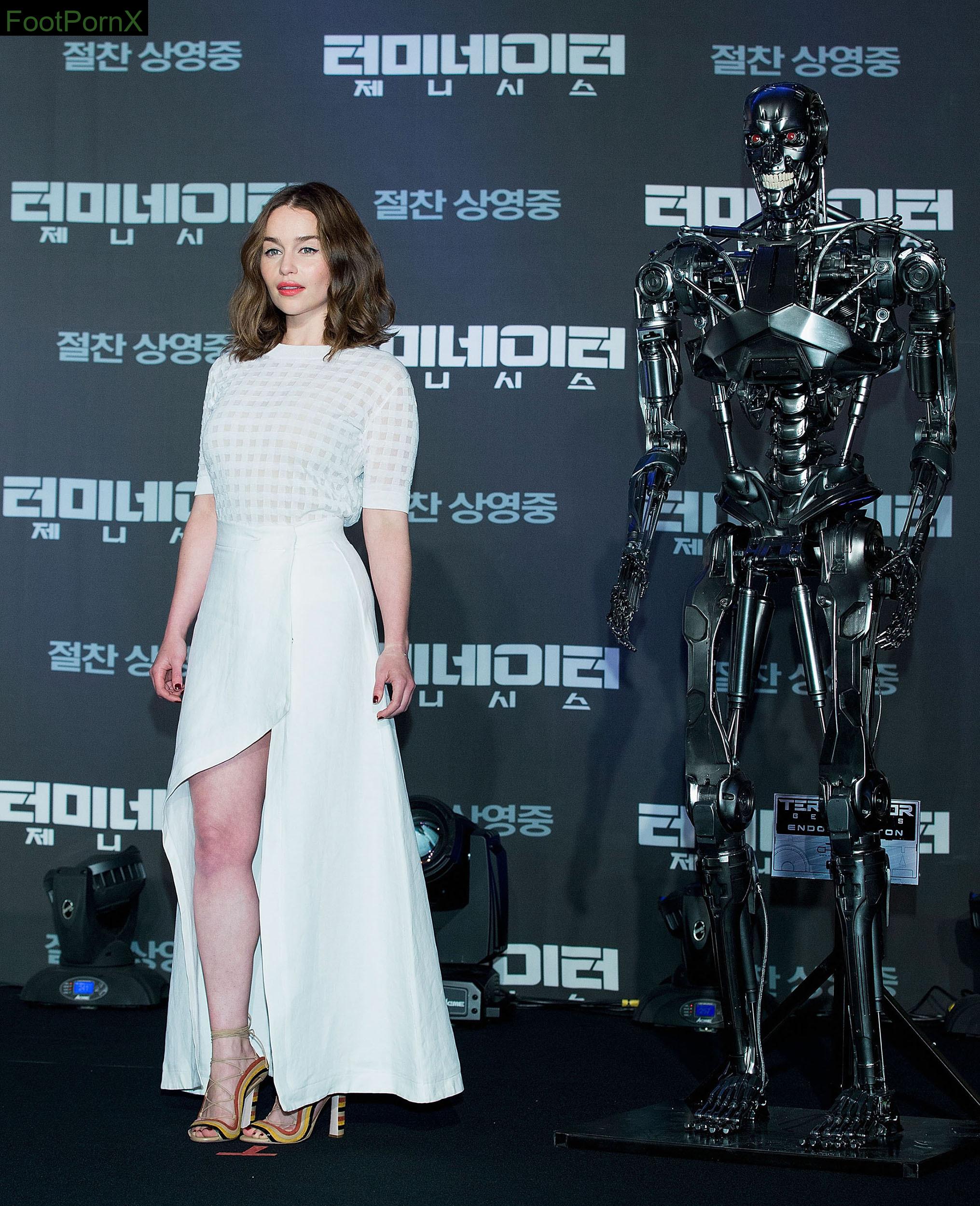 emilia clarke feet photo 14