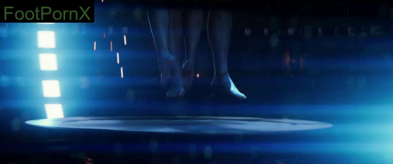emilia clarke feet photo 4