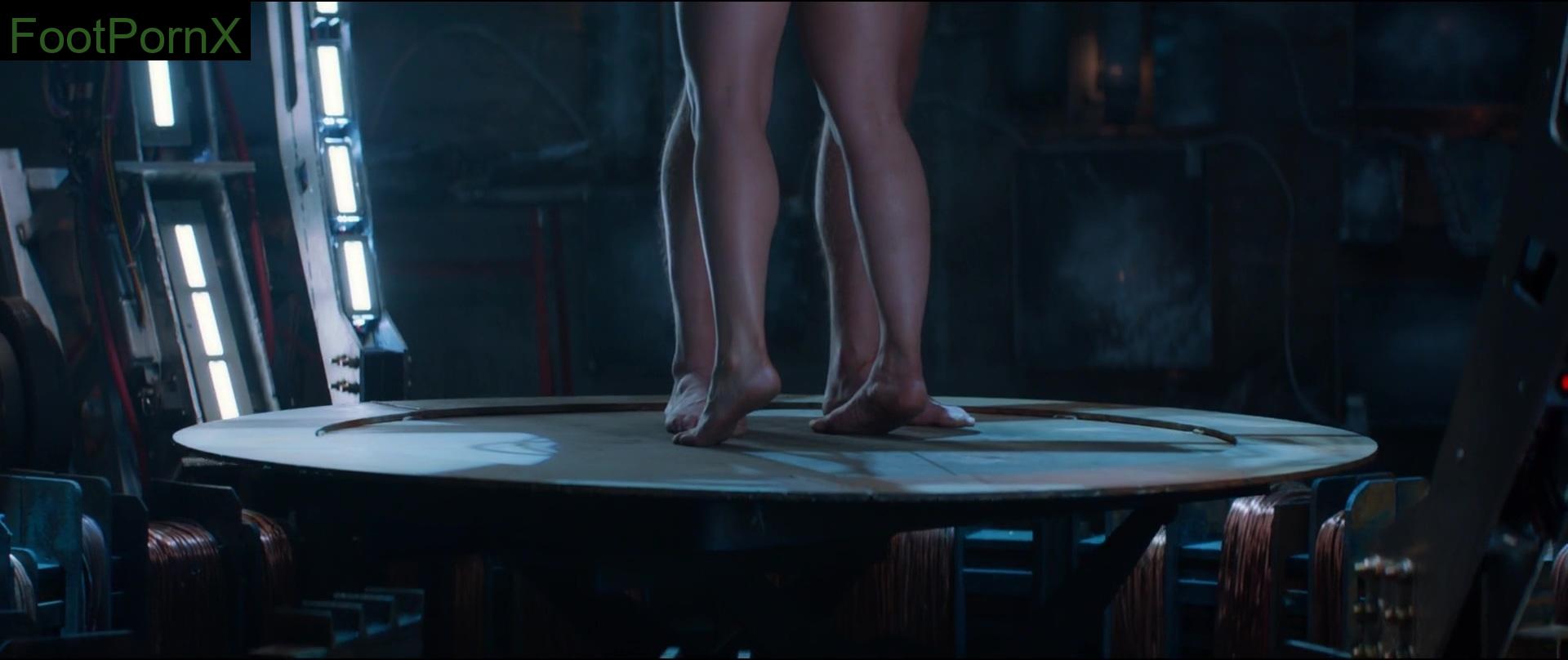 emilia clarke feet photo 3