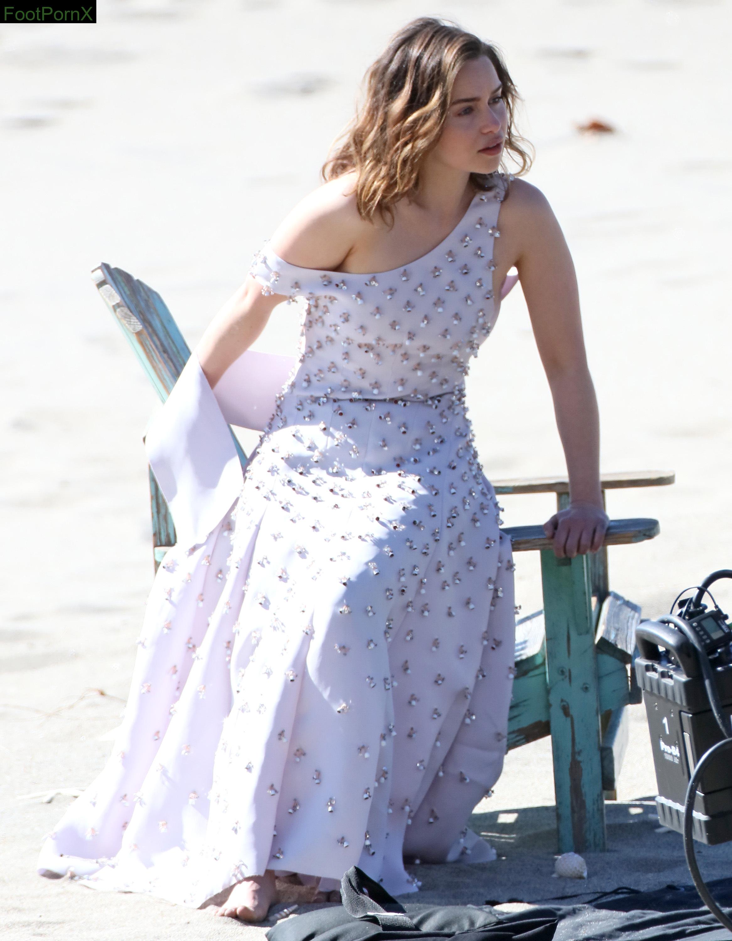 emilia clarke feet photo 10