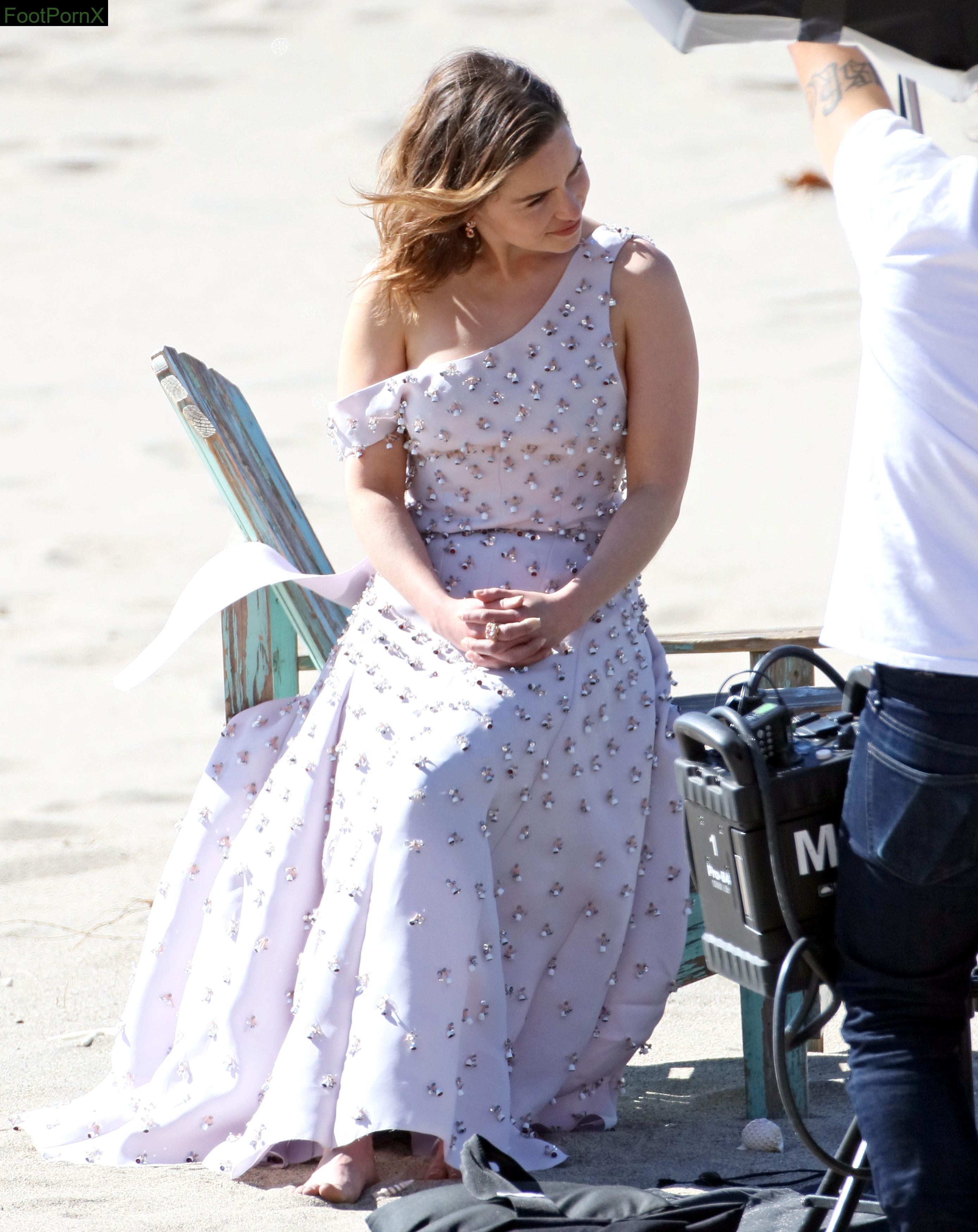 emilia clarke feet photo 23