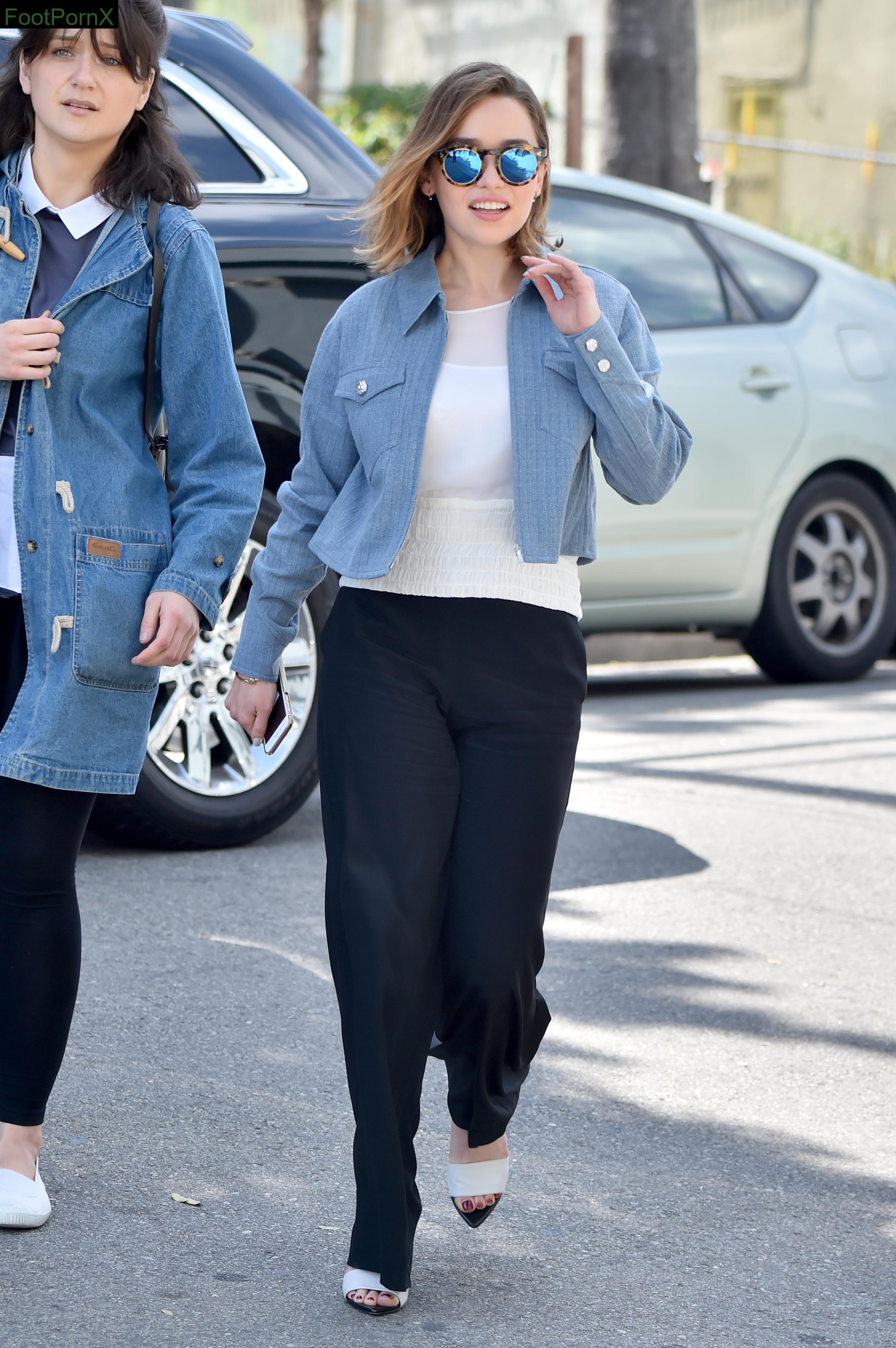 emilia clarke feet photo 10