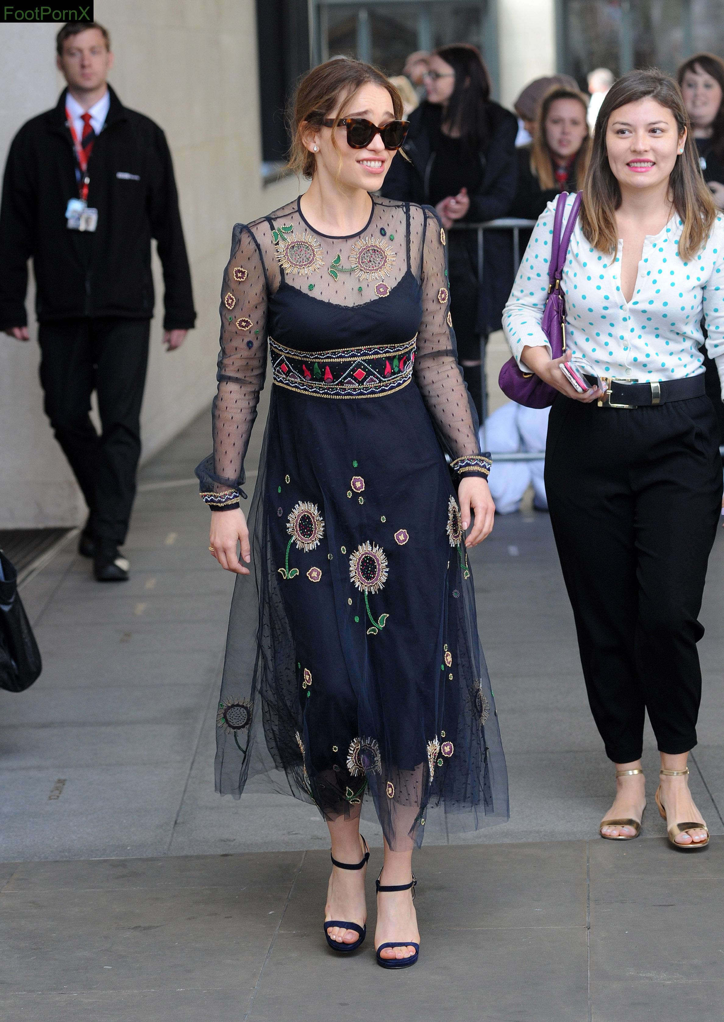 emilia clarke feet photo 17