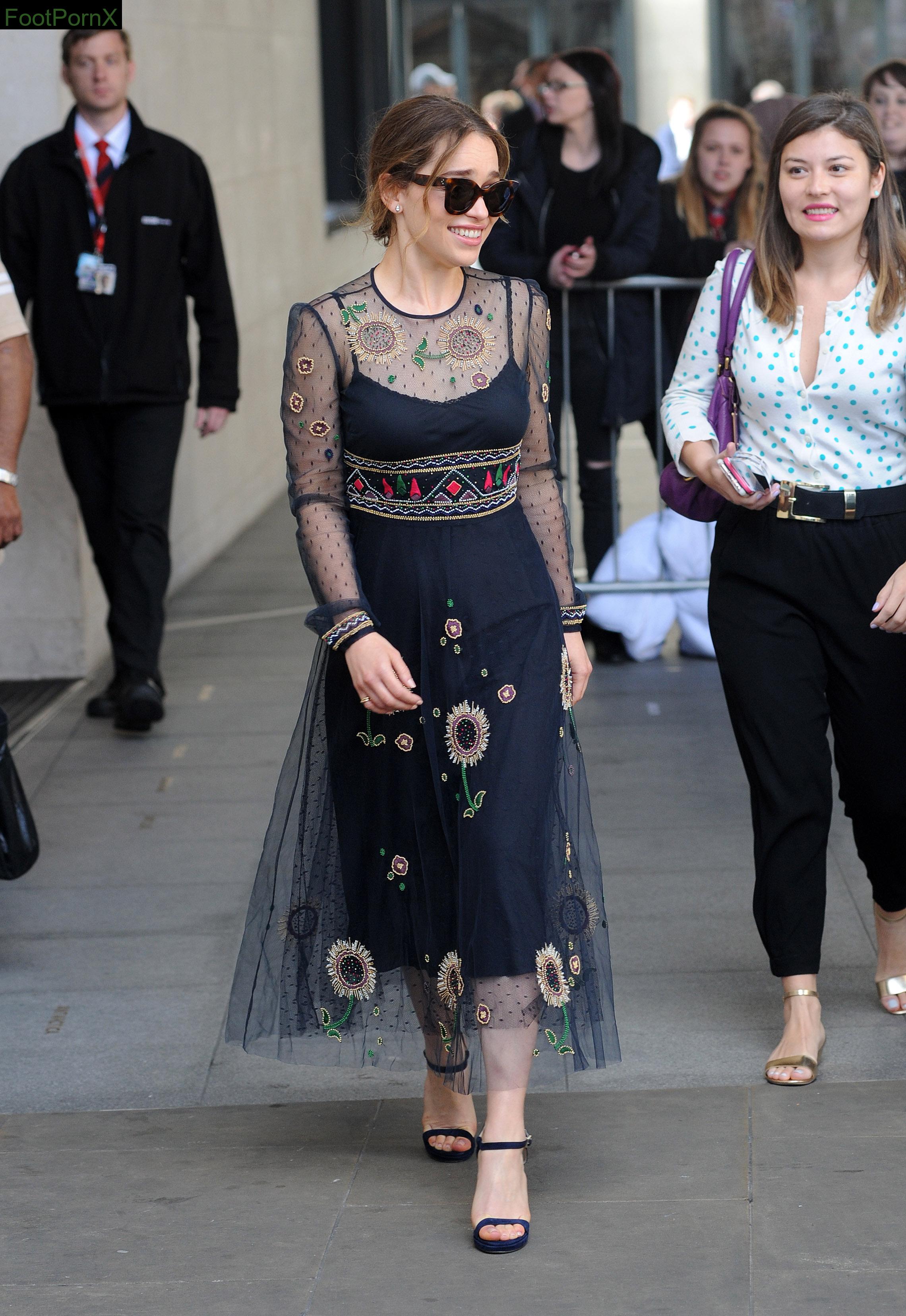 emilia clarke feet photo 19