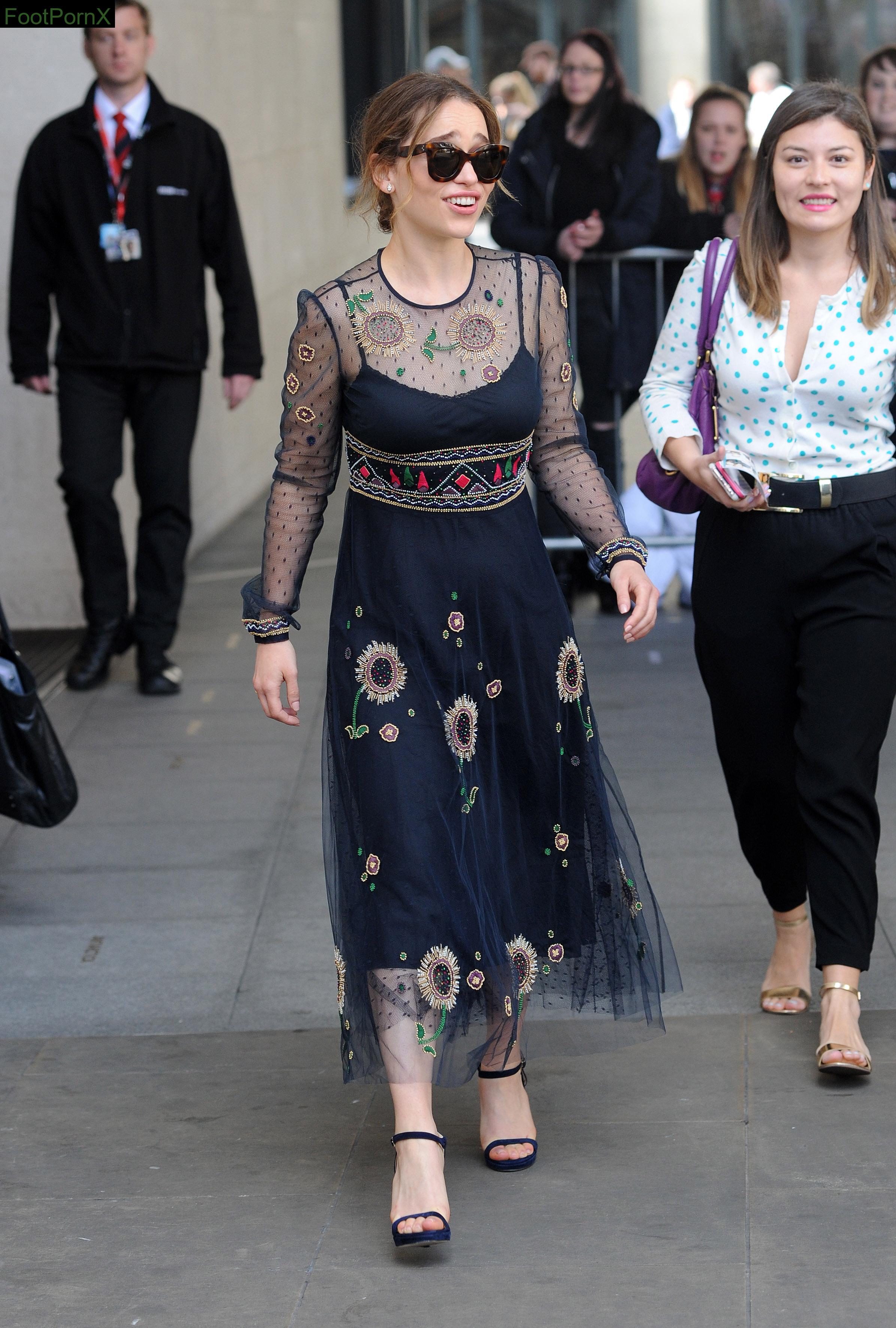 emilia clarke feet photo 7