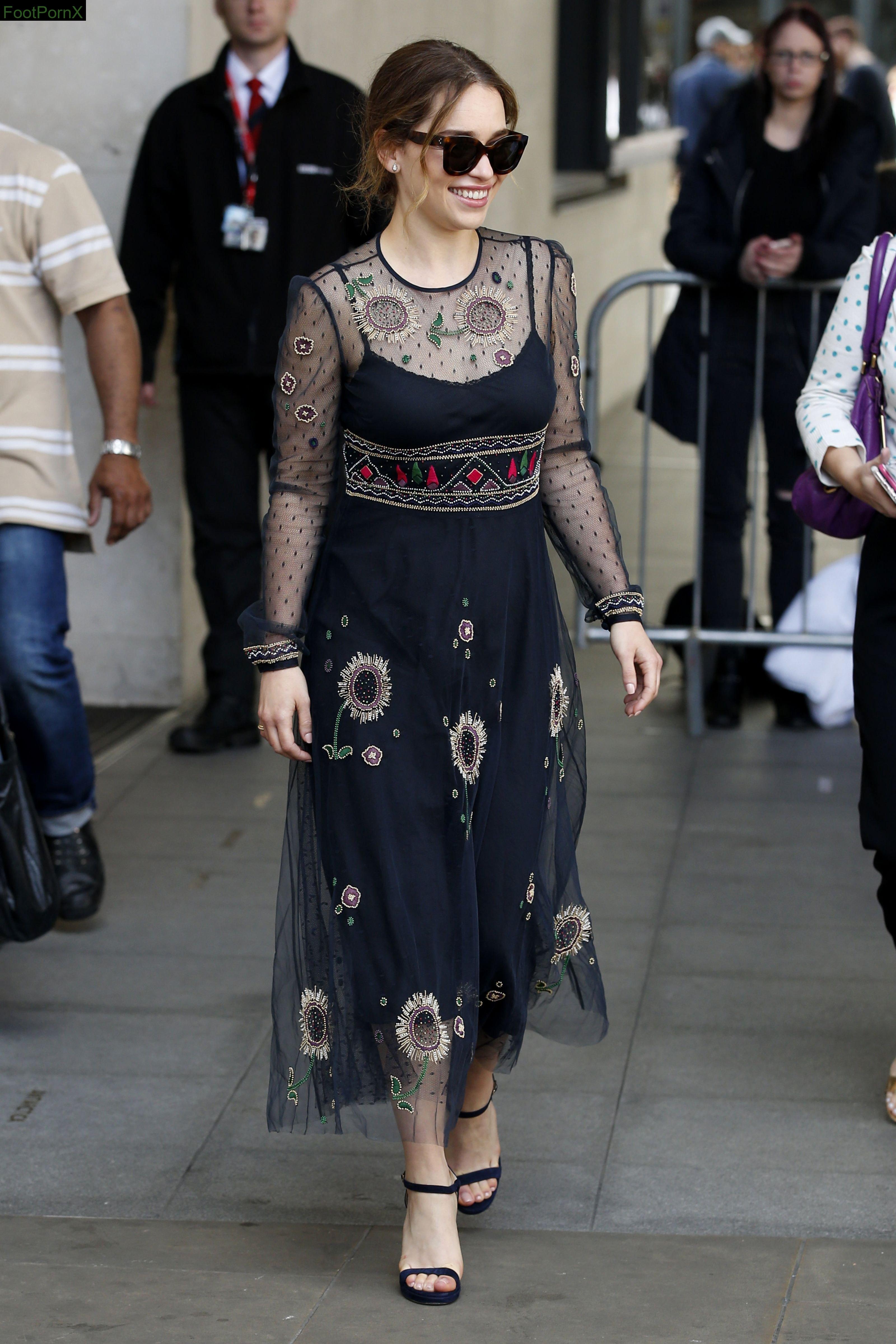 emilia clarke feet photo 5