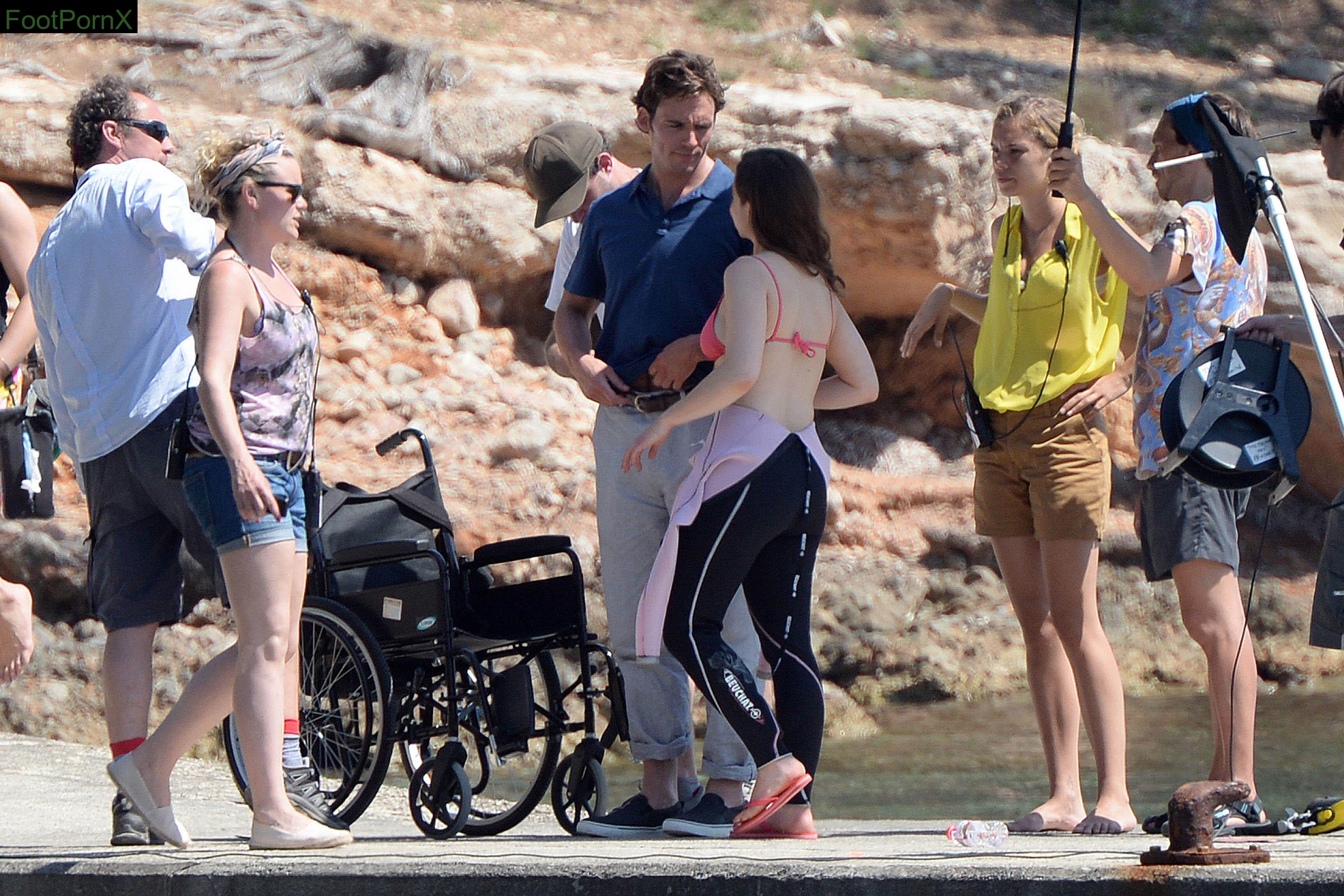 emilia clarke feet photo 7