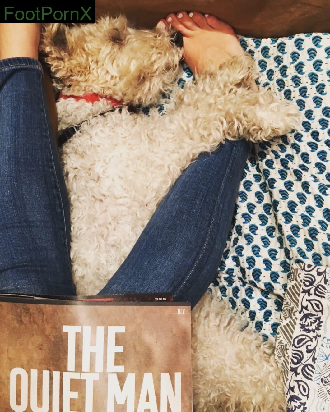 emilia clarke feet photo 19