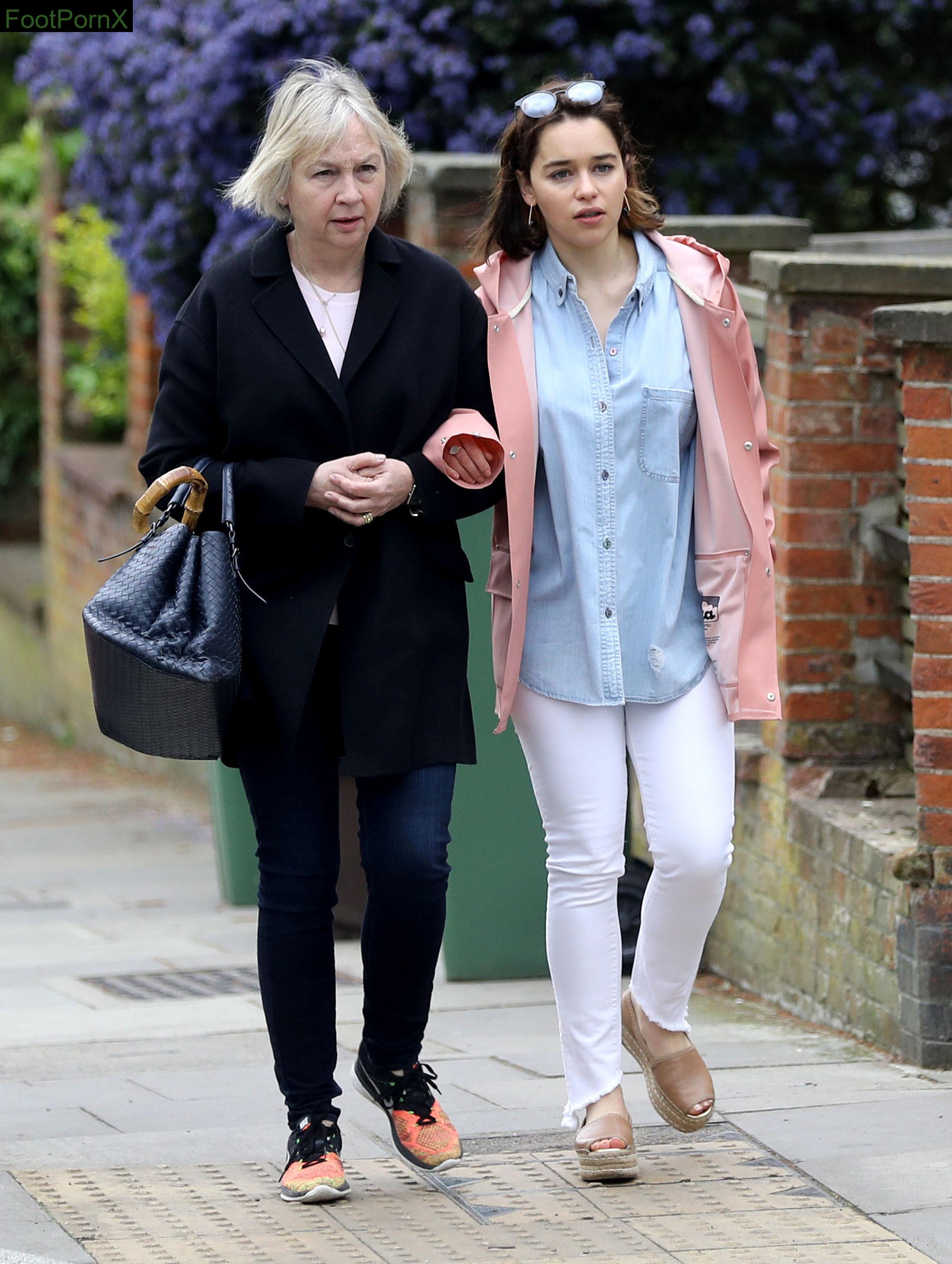 emilia clarke feet photo 5