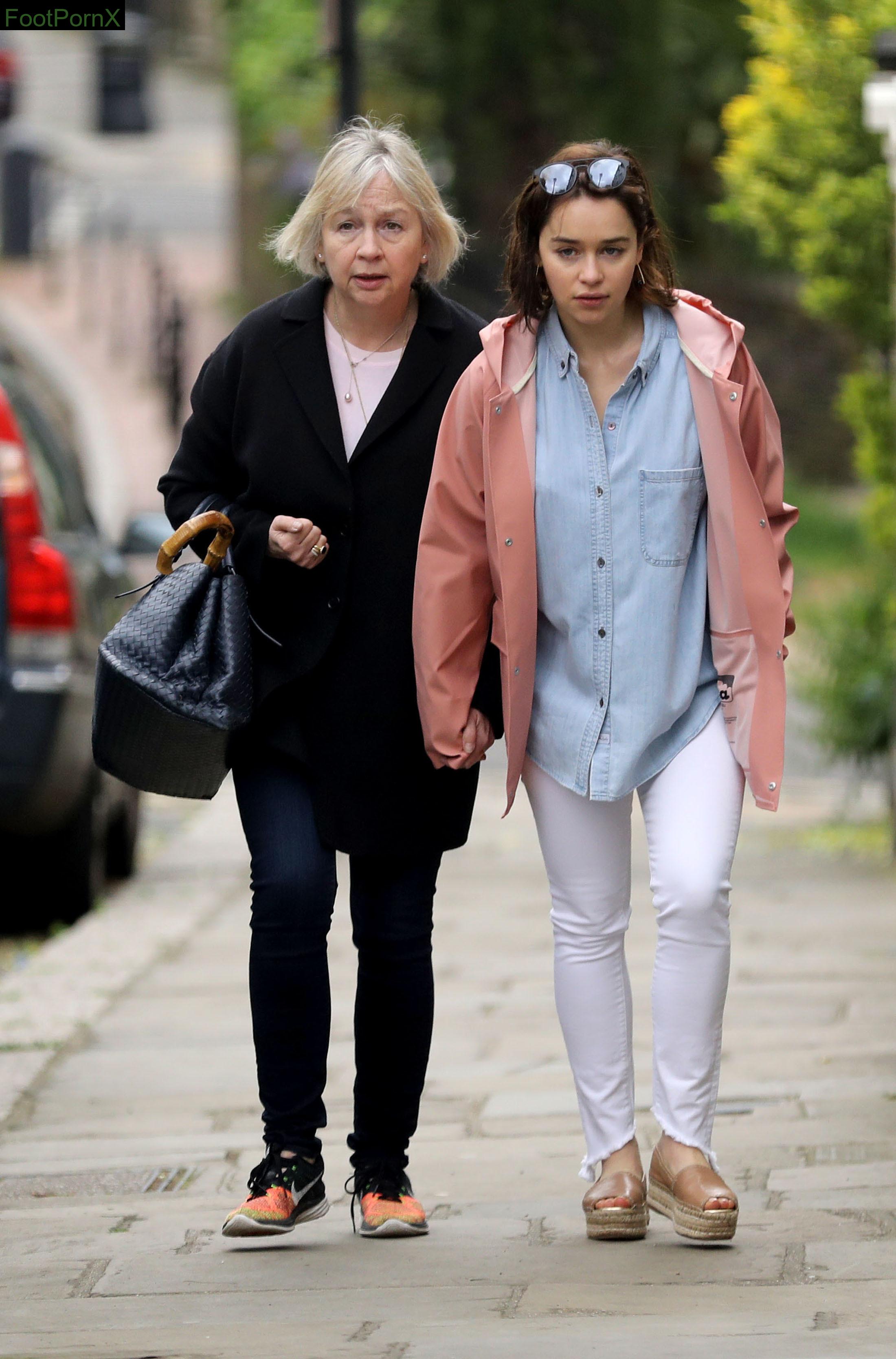emilia clarke feet photo 6
