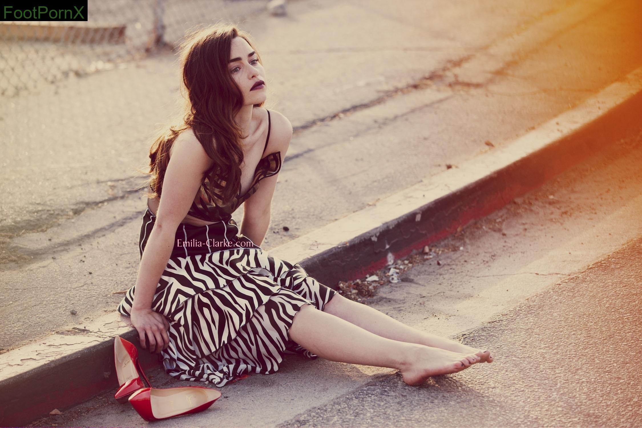 emilia clarke feet photo 9