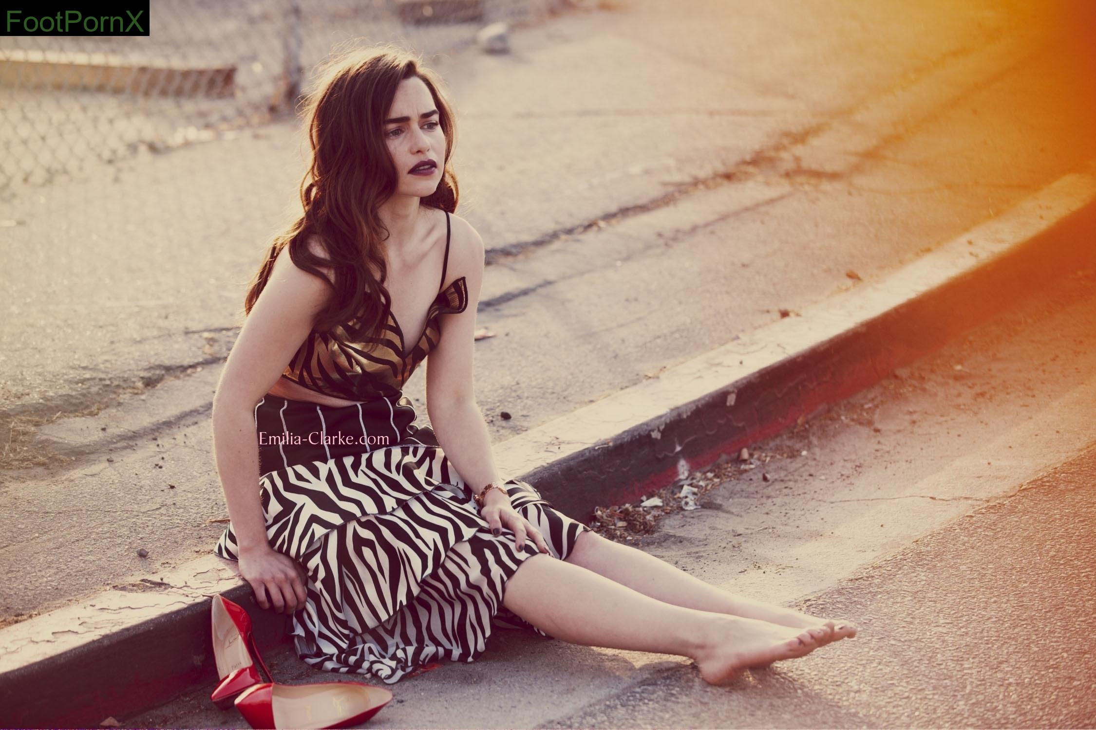 emilia clarke feet photo 7