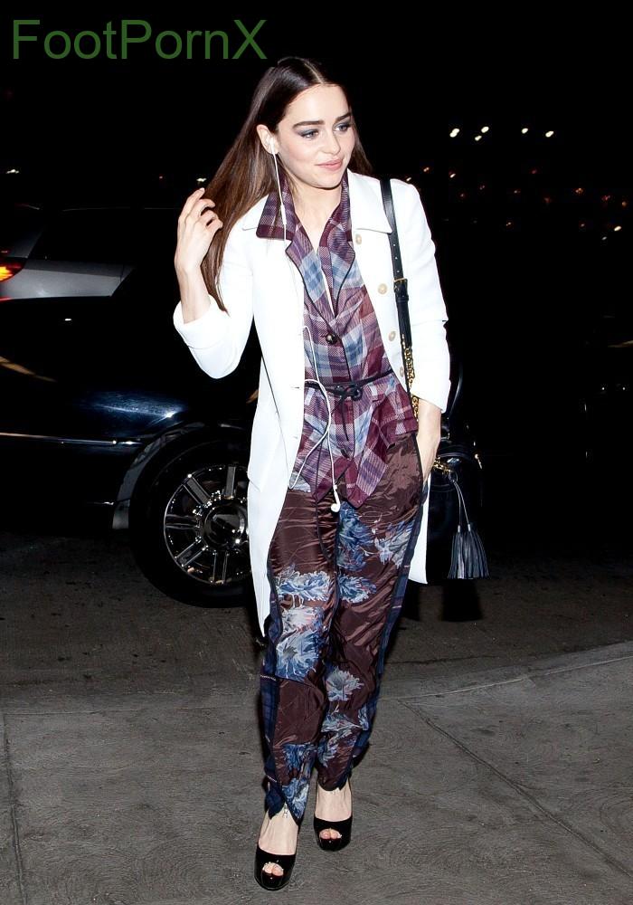 emilia clarke feet photo 11