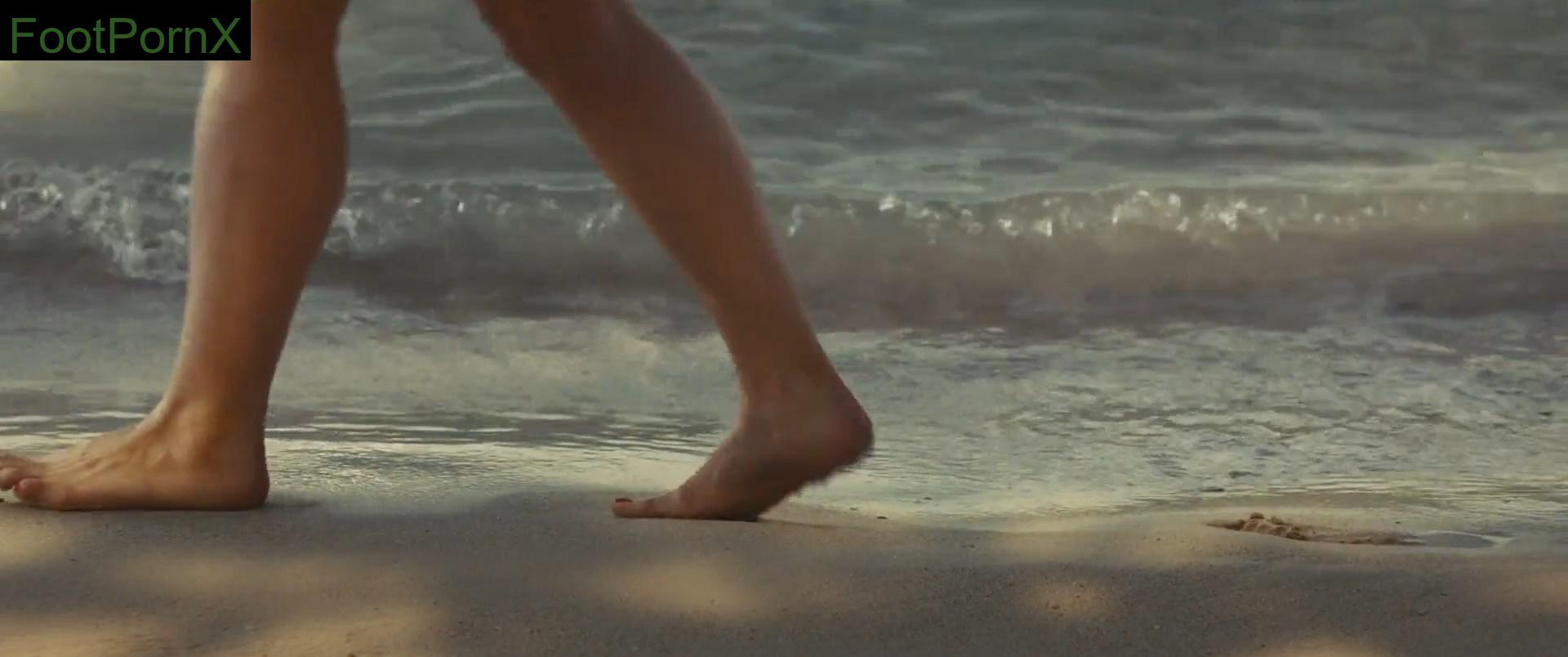 emilia clarke feet photo 12