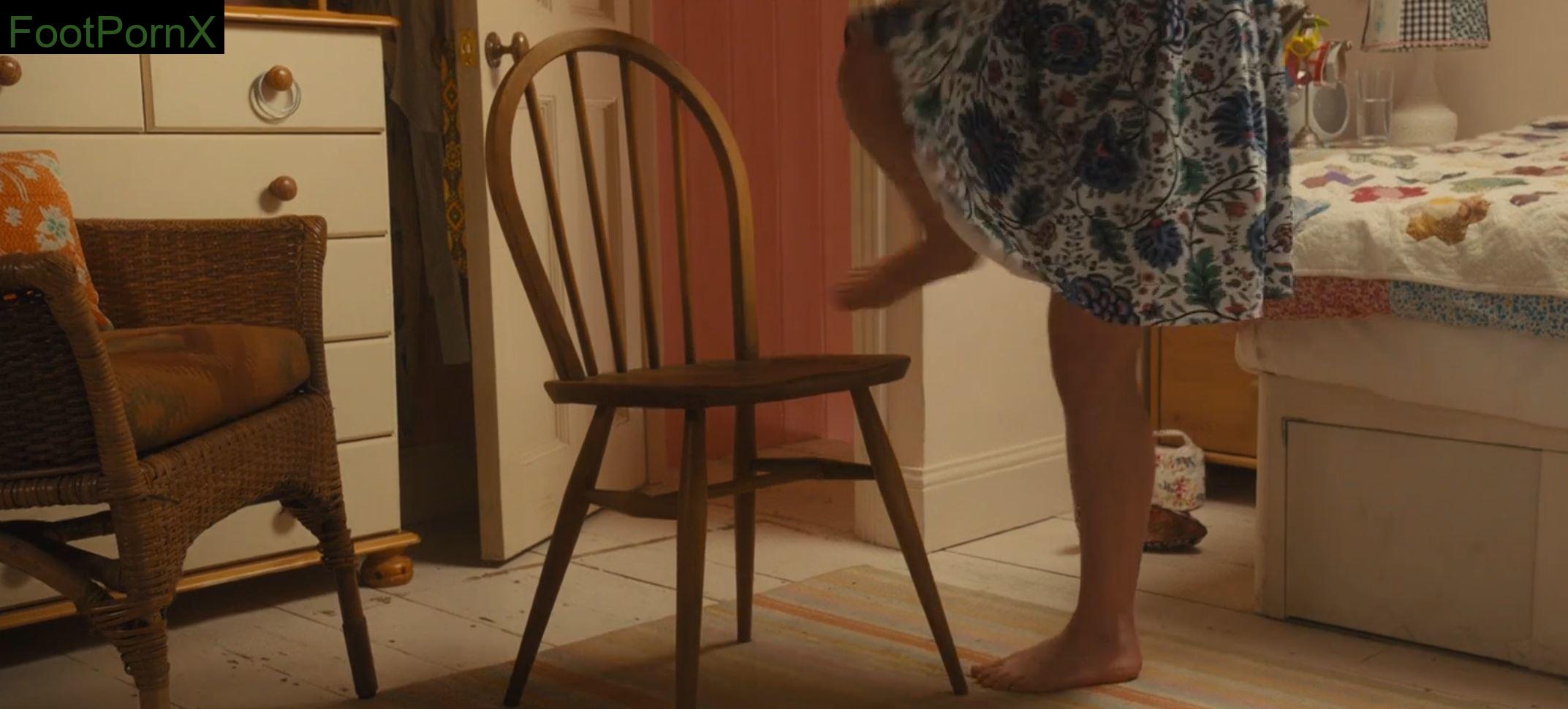 emilia clarke feet photo 19