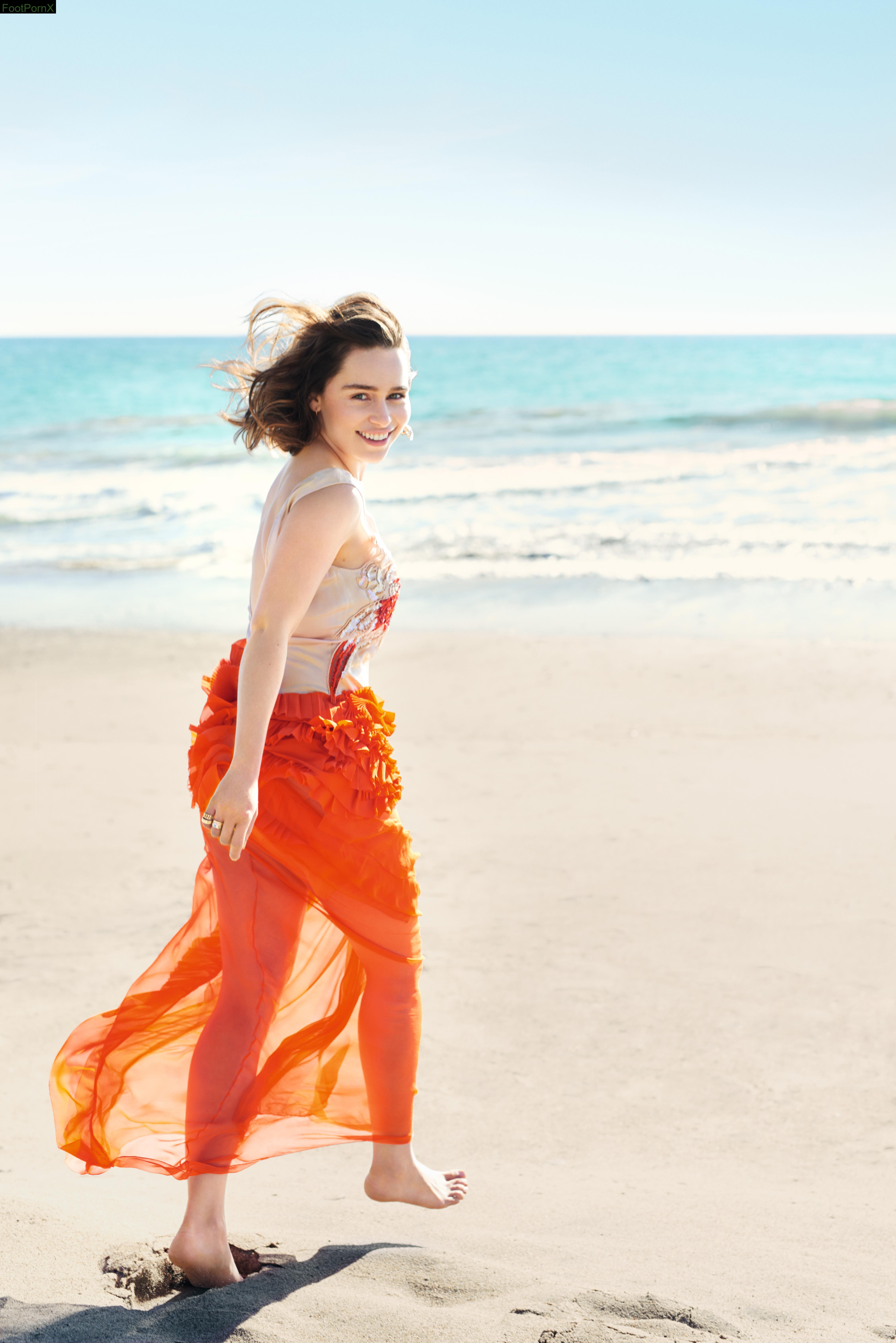 emilia clarke feet photo 7