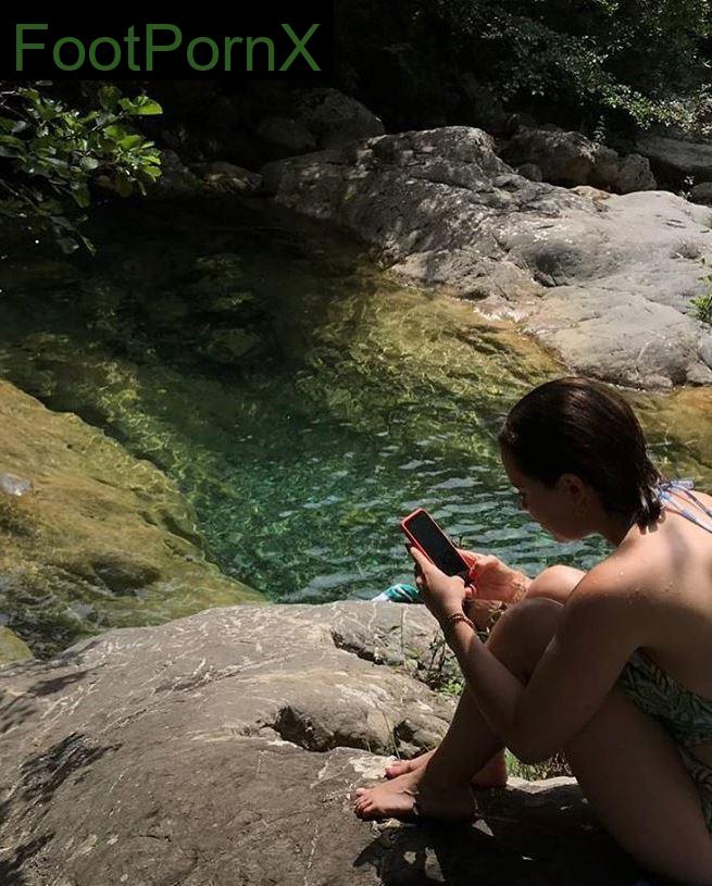 emilia clarke feet photo 4